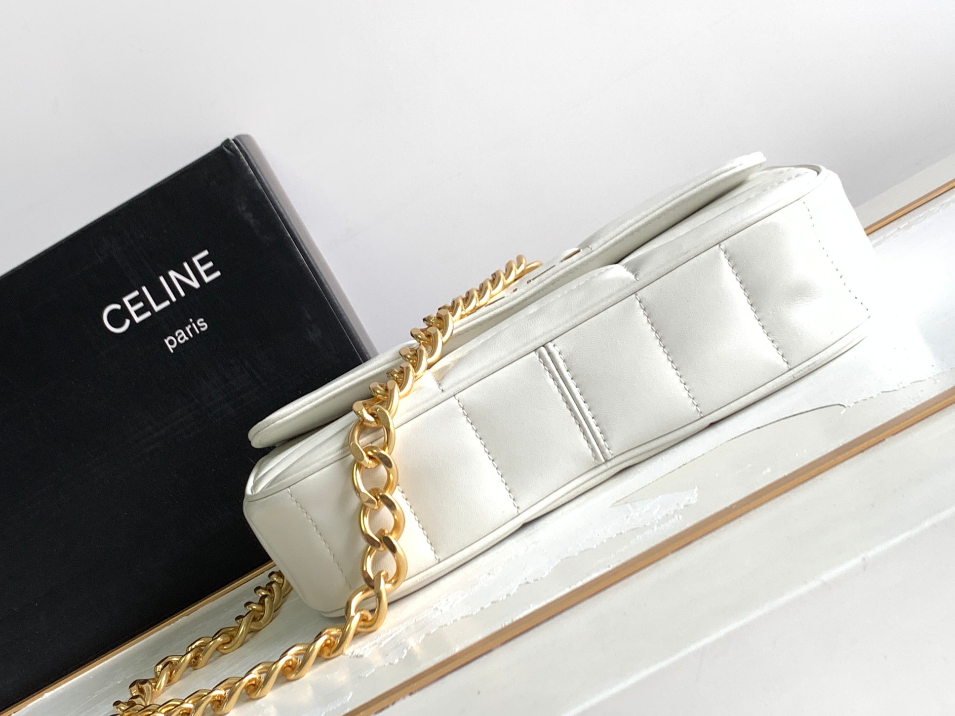 ce**e chain shoulder bag matelasse monoCh*0me