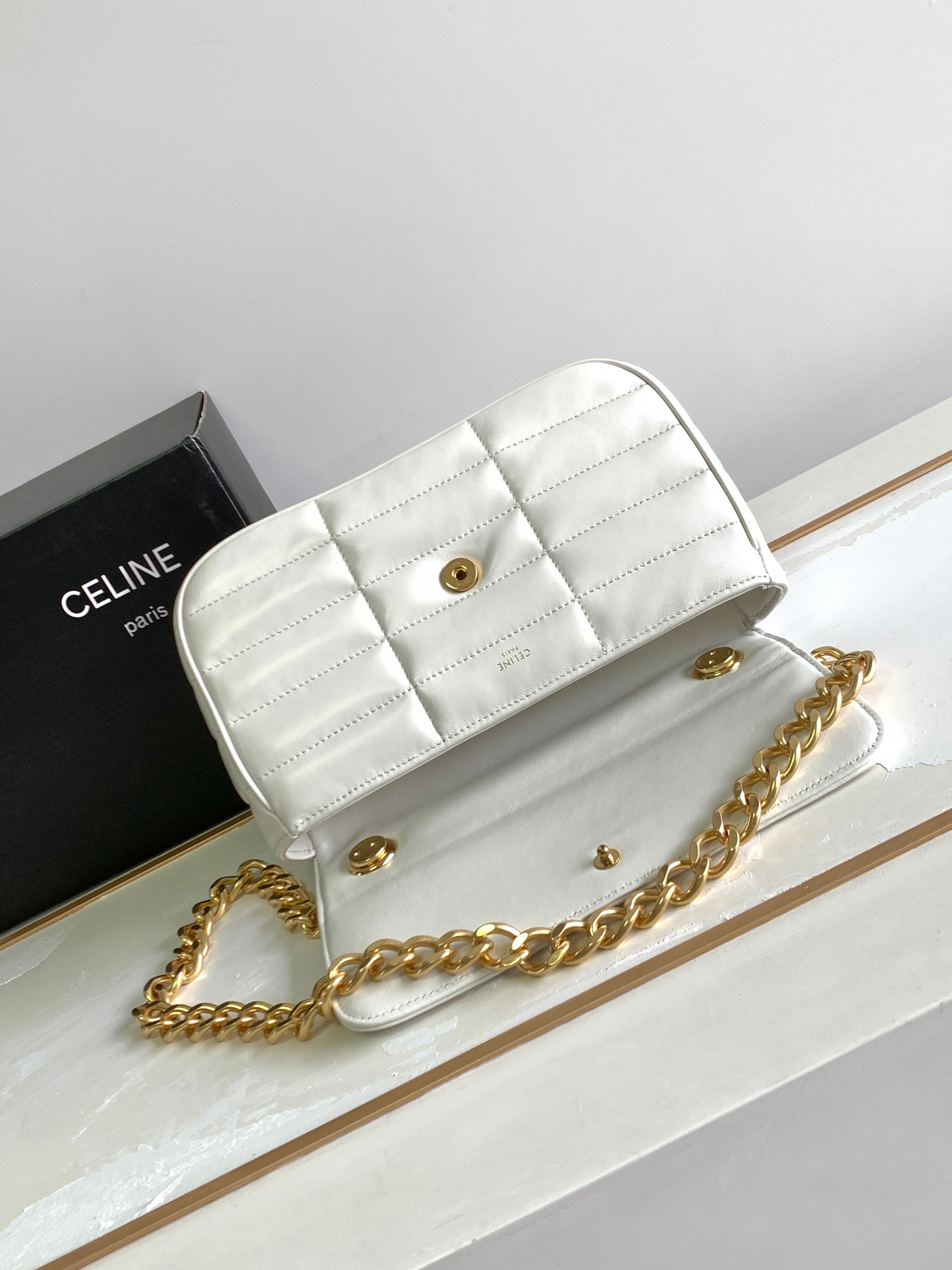 ce**e chain shoulder bag matelasse monoCh*0me