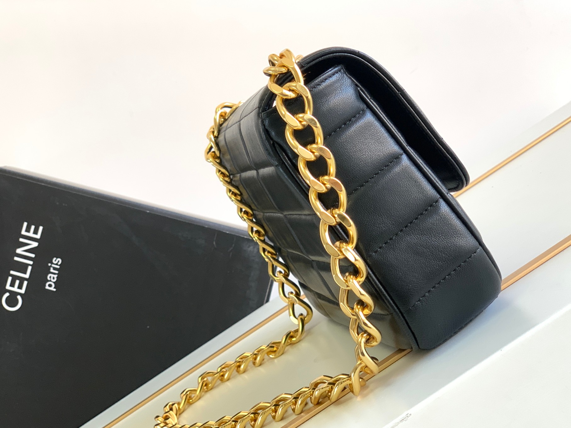 ce**e chain shoulder bag matelasse monoCh*0me