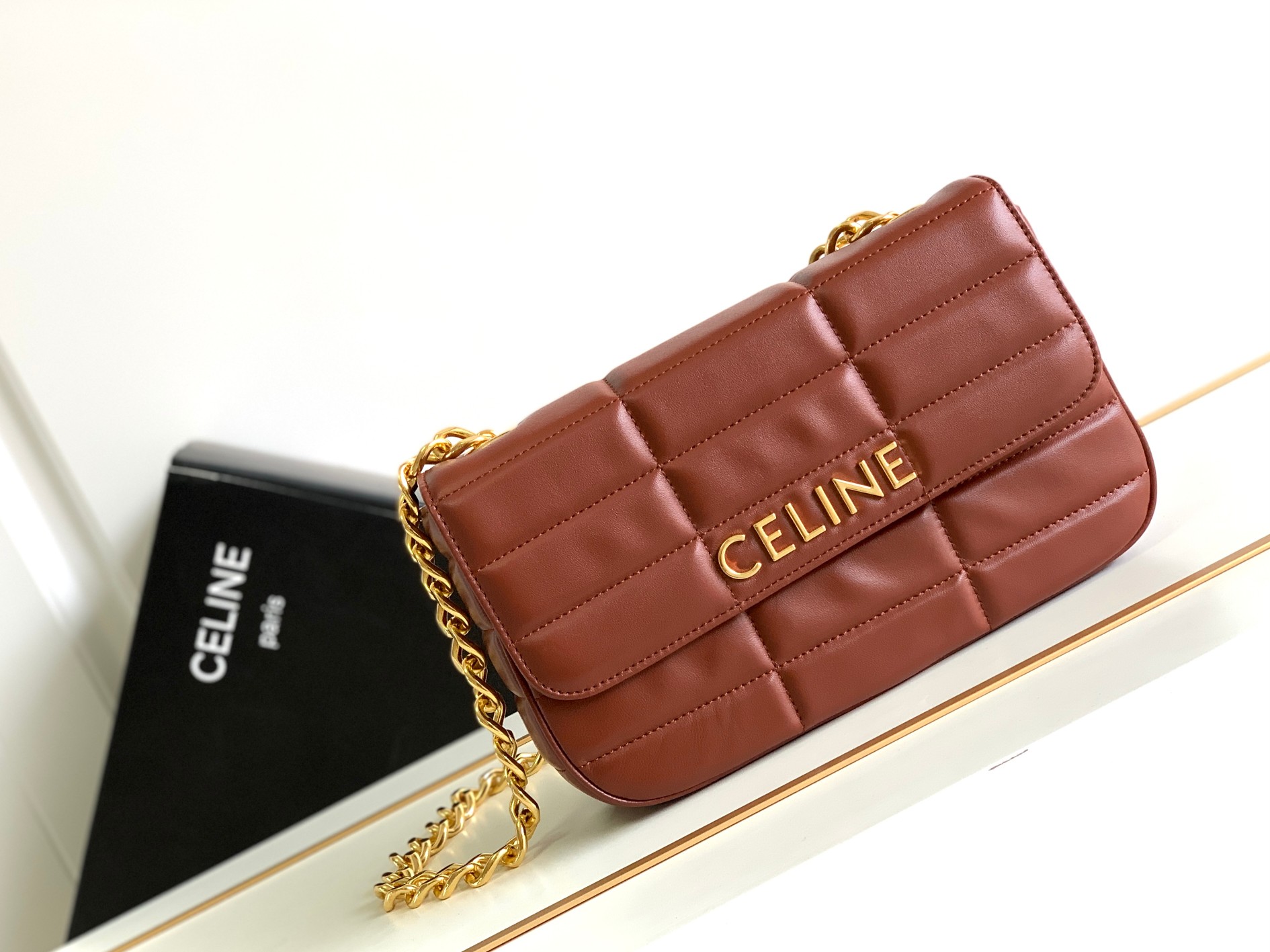 ce**e chain shoulder bag matelasse monoCh*0me