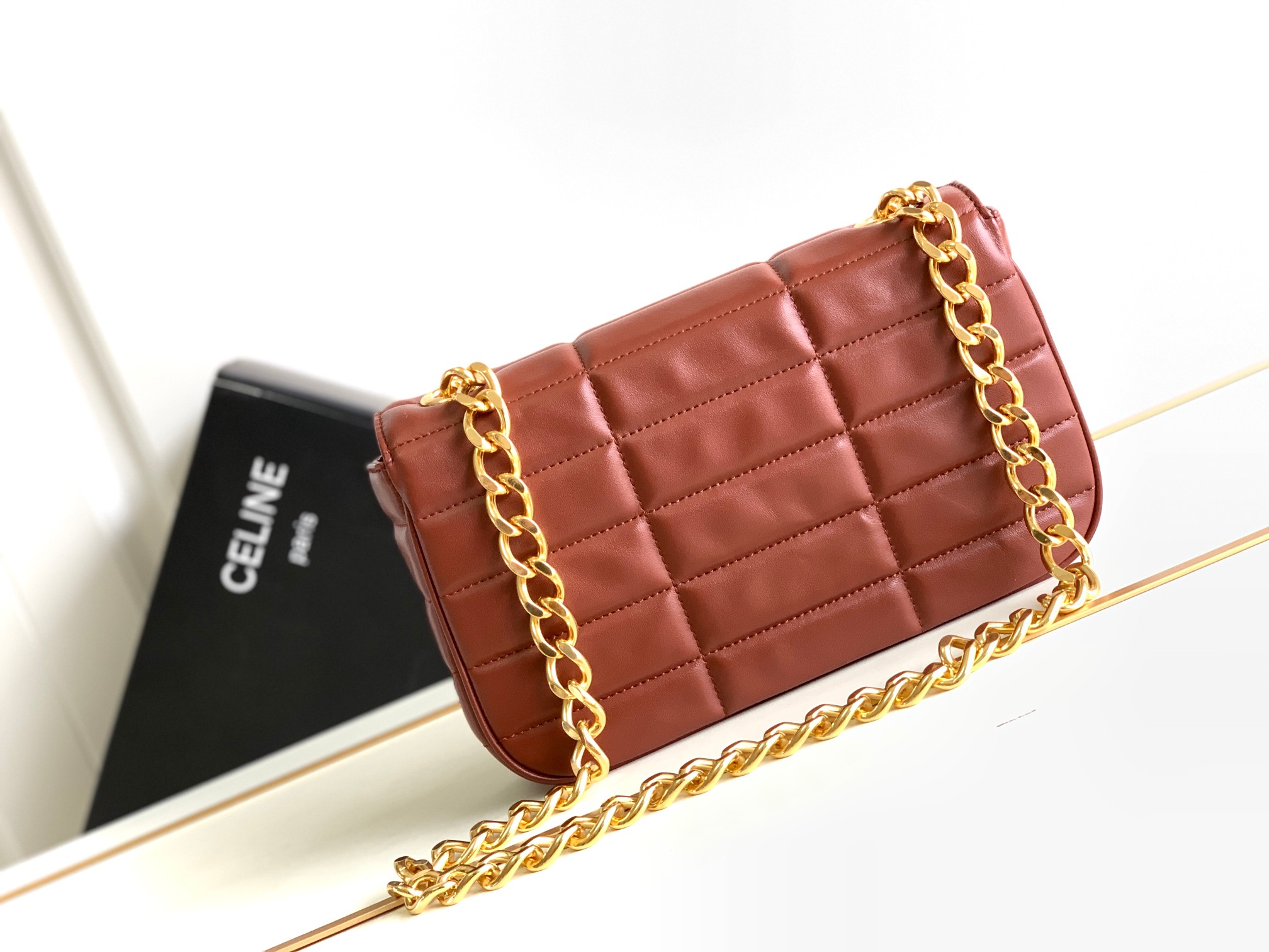 ce**e chain shoulder bag matelasse monoCh*0me