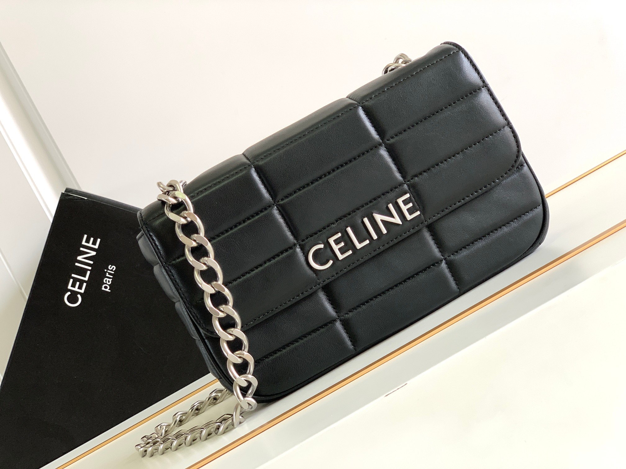 ce**e chain shoulder bag matelasse monoCh*0me