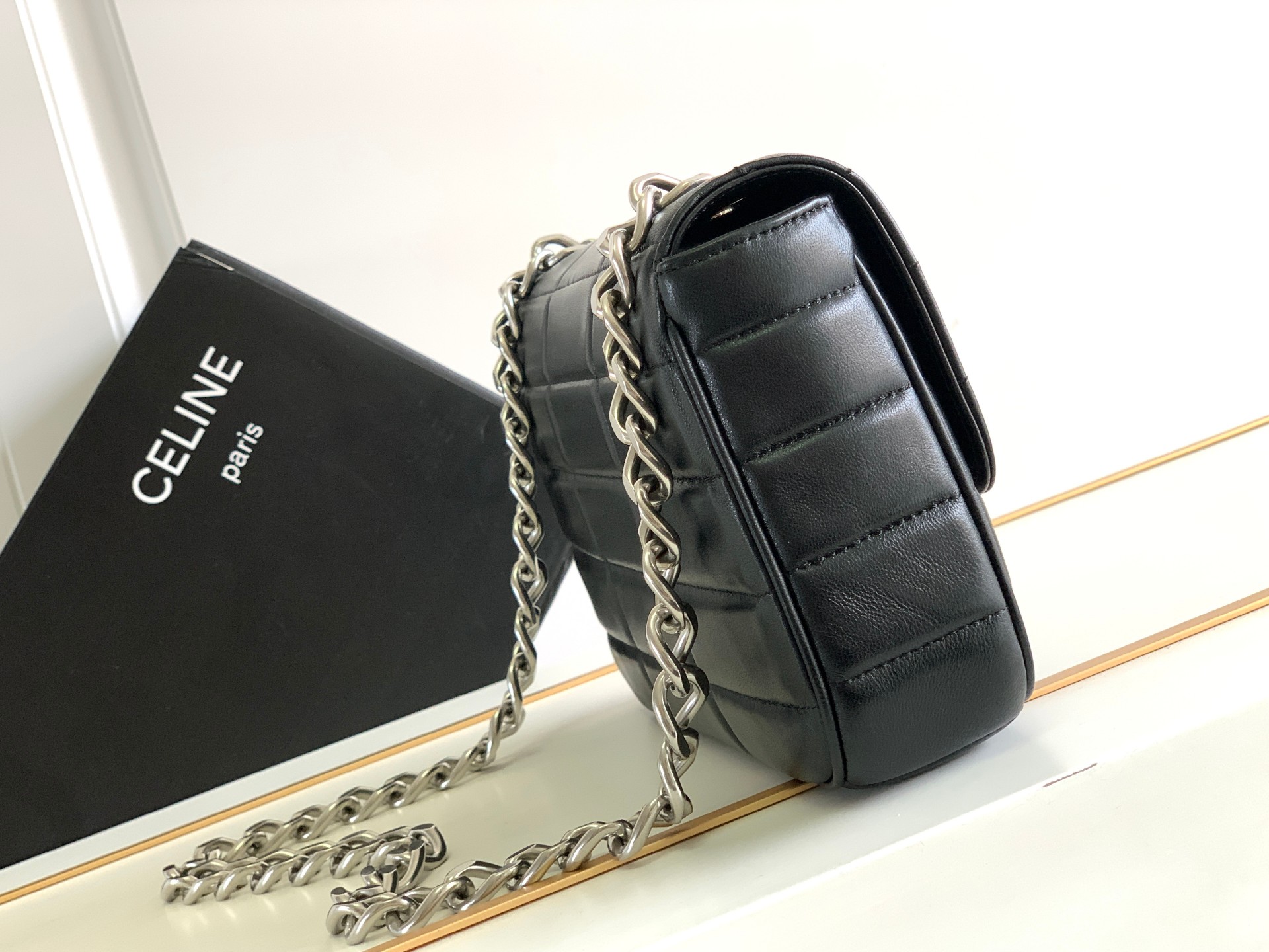 ce**e chain shoulder bag matelasse monoCh*0me