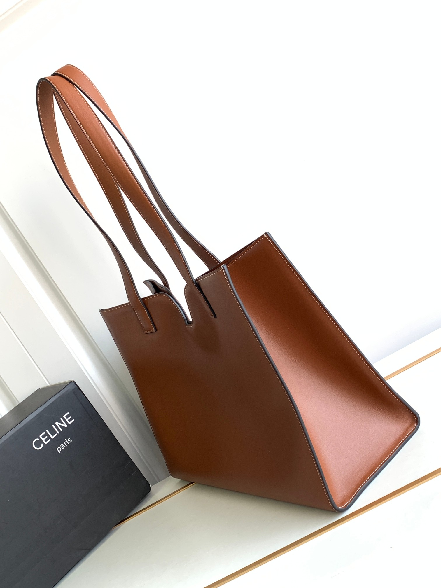 Ce**e cabas 16 in smooth calfskin limestone