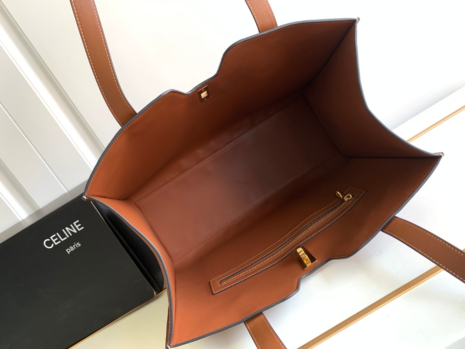 Ce**e cabas 16 in smooth calfskin limestone