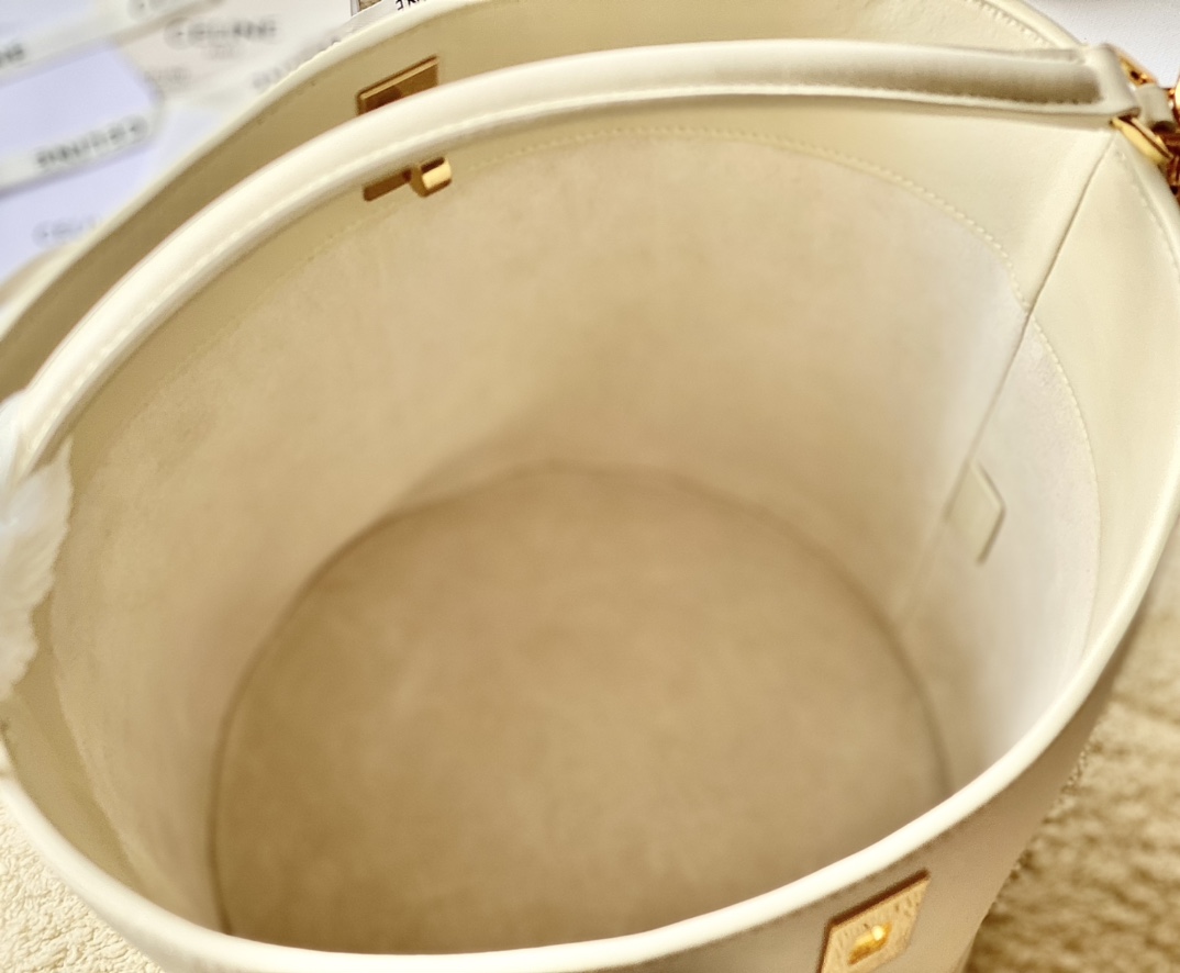 Ce**e bucket 16