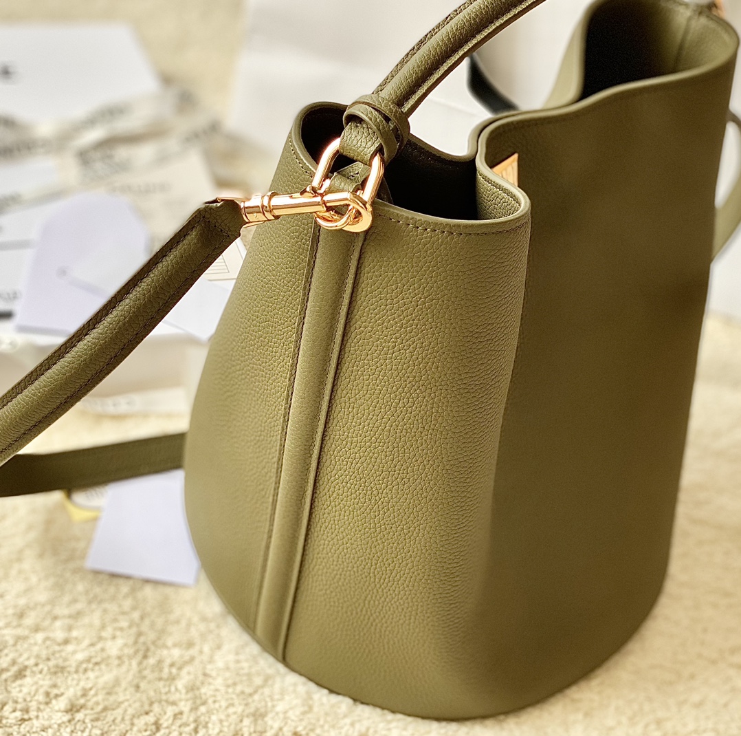 Ce**e bucket 16