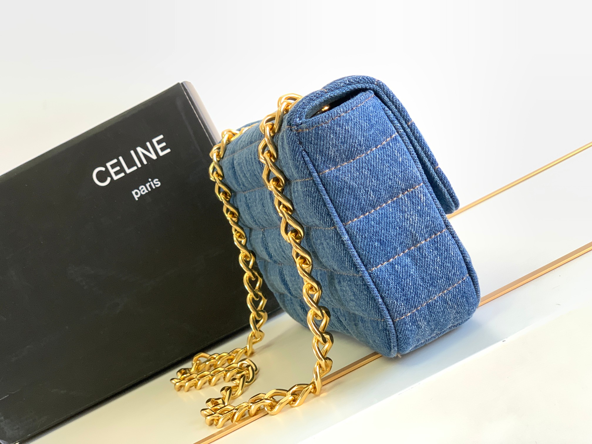 ce**e chain shoulder bag matelasse monoCh*0me