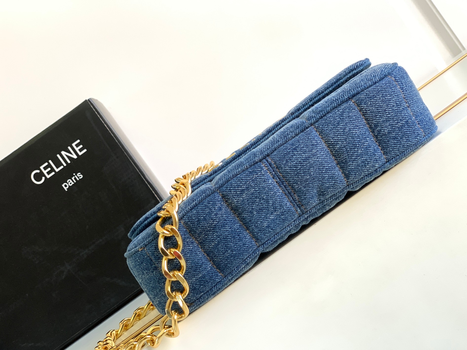 ce**e chain shoulder bag matelasse monoCh*0me