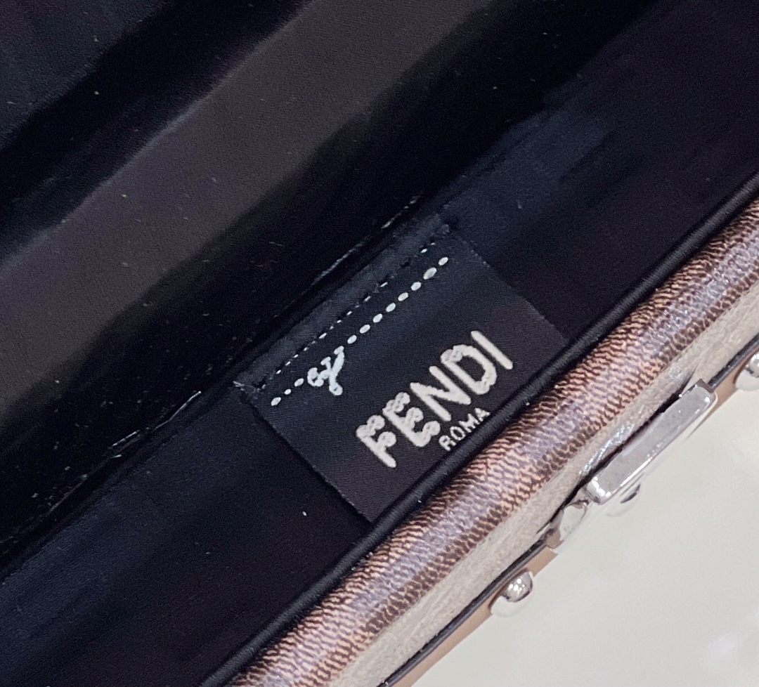 F**di trunk baguette