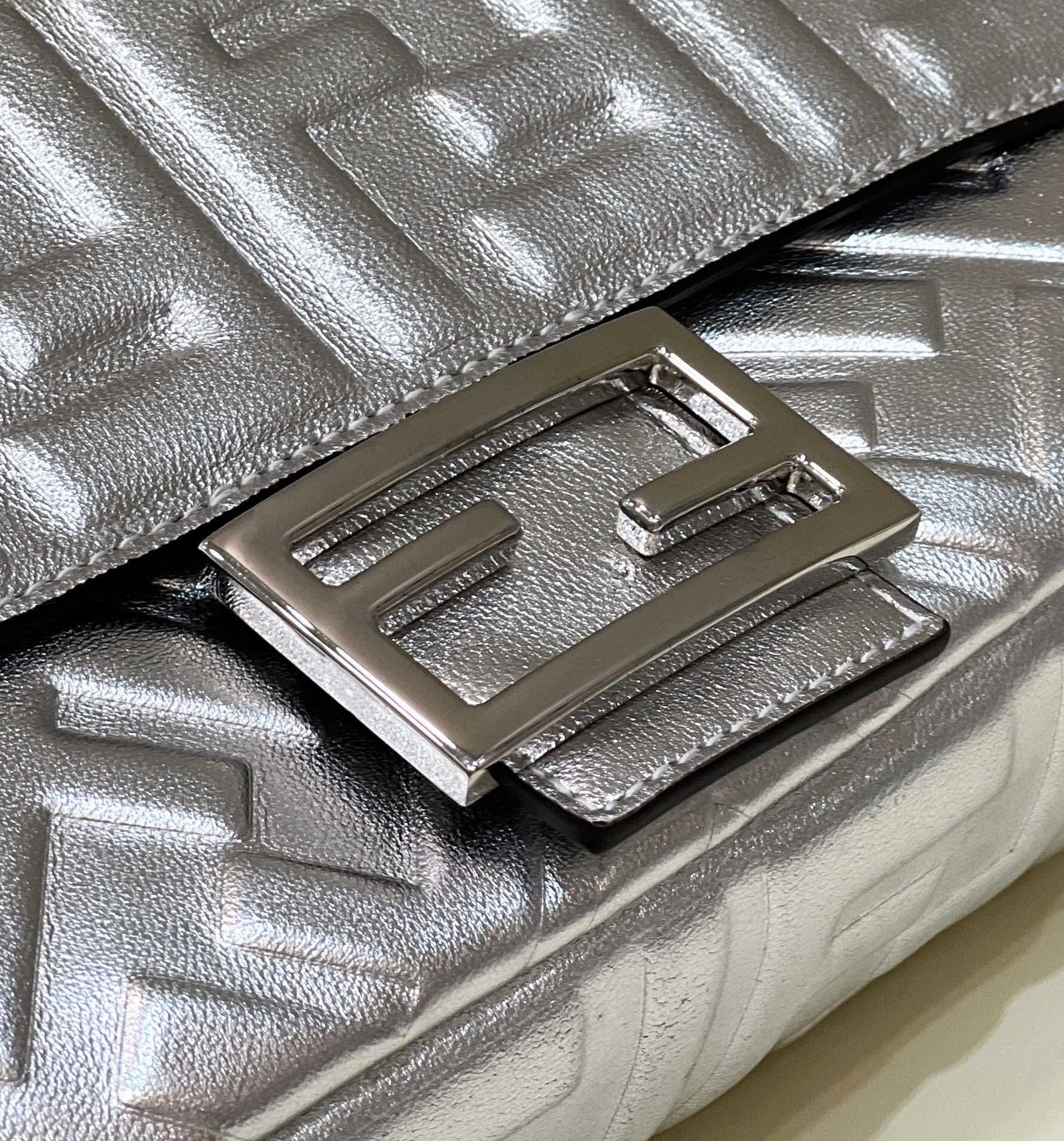 F**di baguette medium bag
