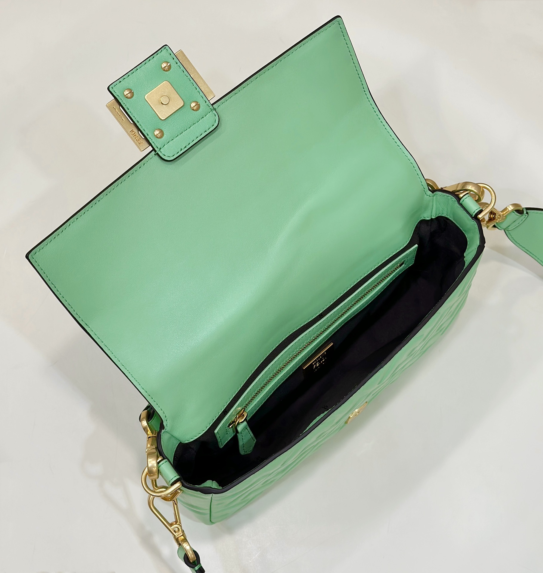 F**di baguette medium bag