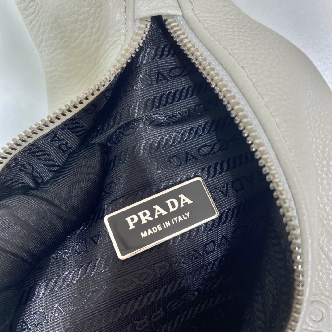 Pra*a cross leather bag