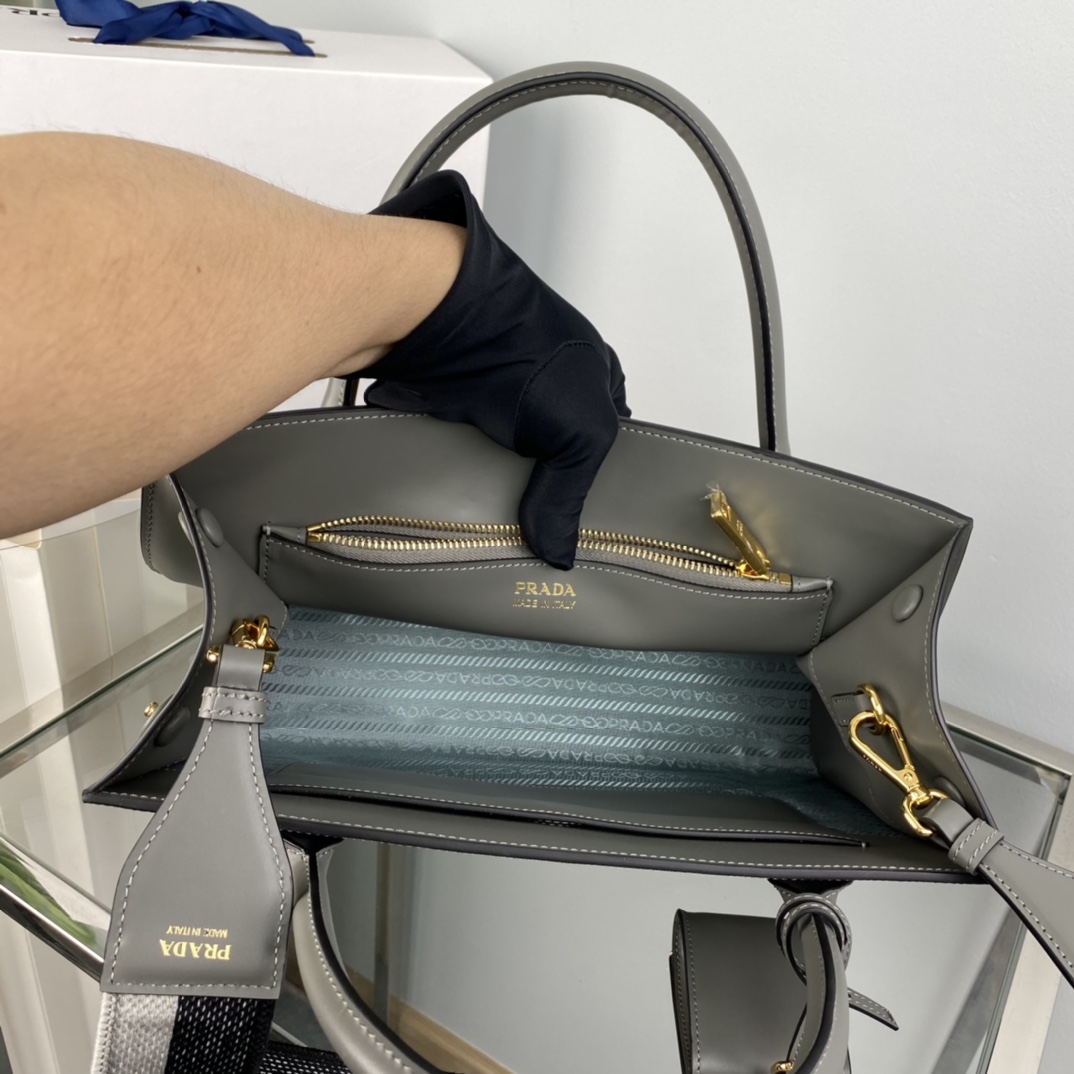 pra*a monoCh*0me medium saffiano bag