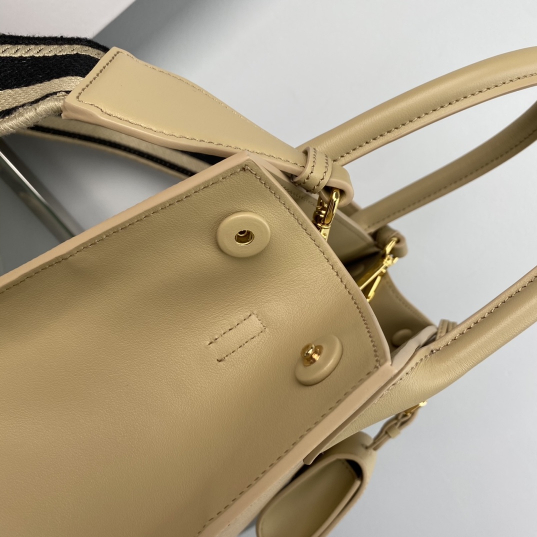 pra*a monoCh*0me small saffiano bag