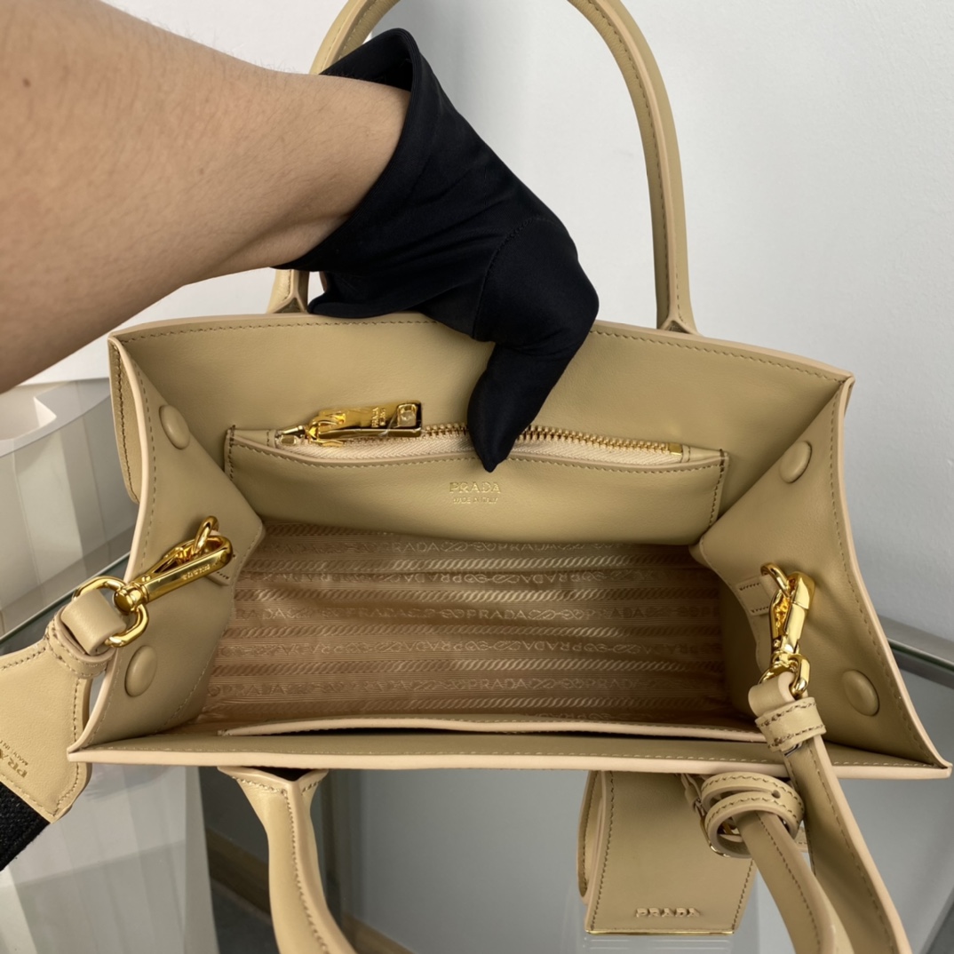pra*a monoCh*0me small saffiano bag