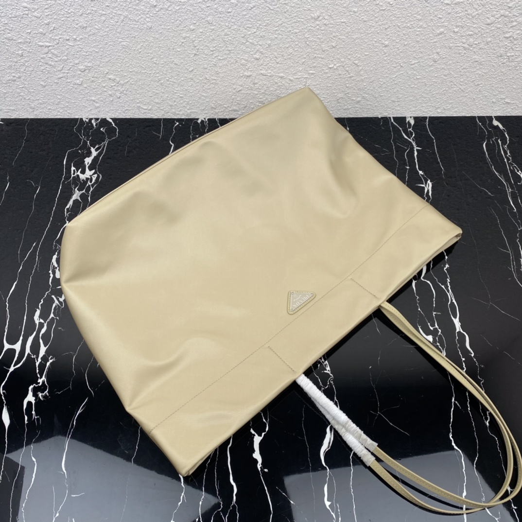 Pra*a re-nylon and saffiano leather tote bag