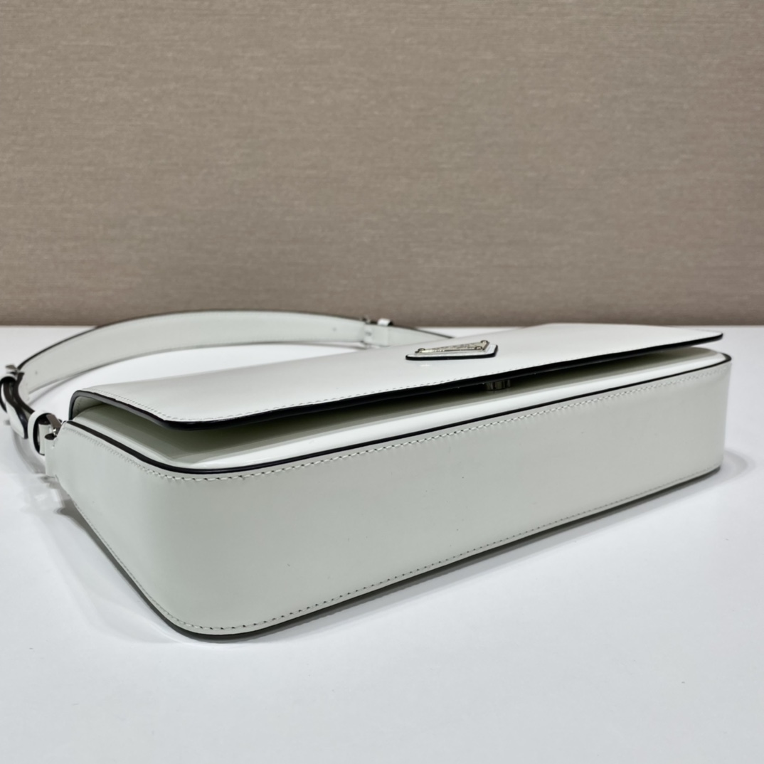 Pra*a brushed leather Pra*a femme bag