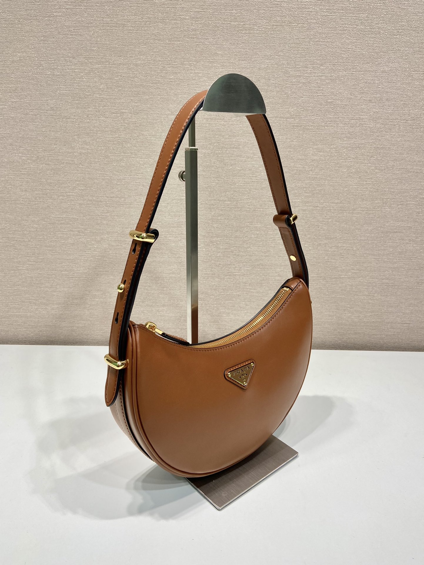 Pra*a arqué leather shoulder bag
