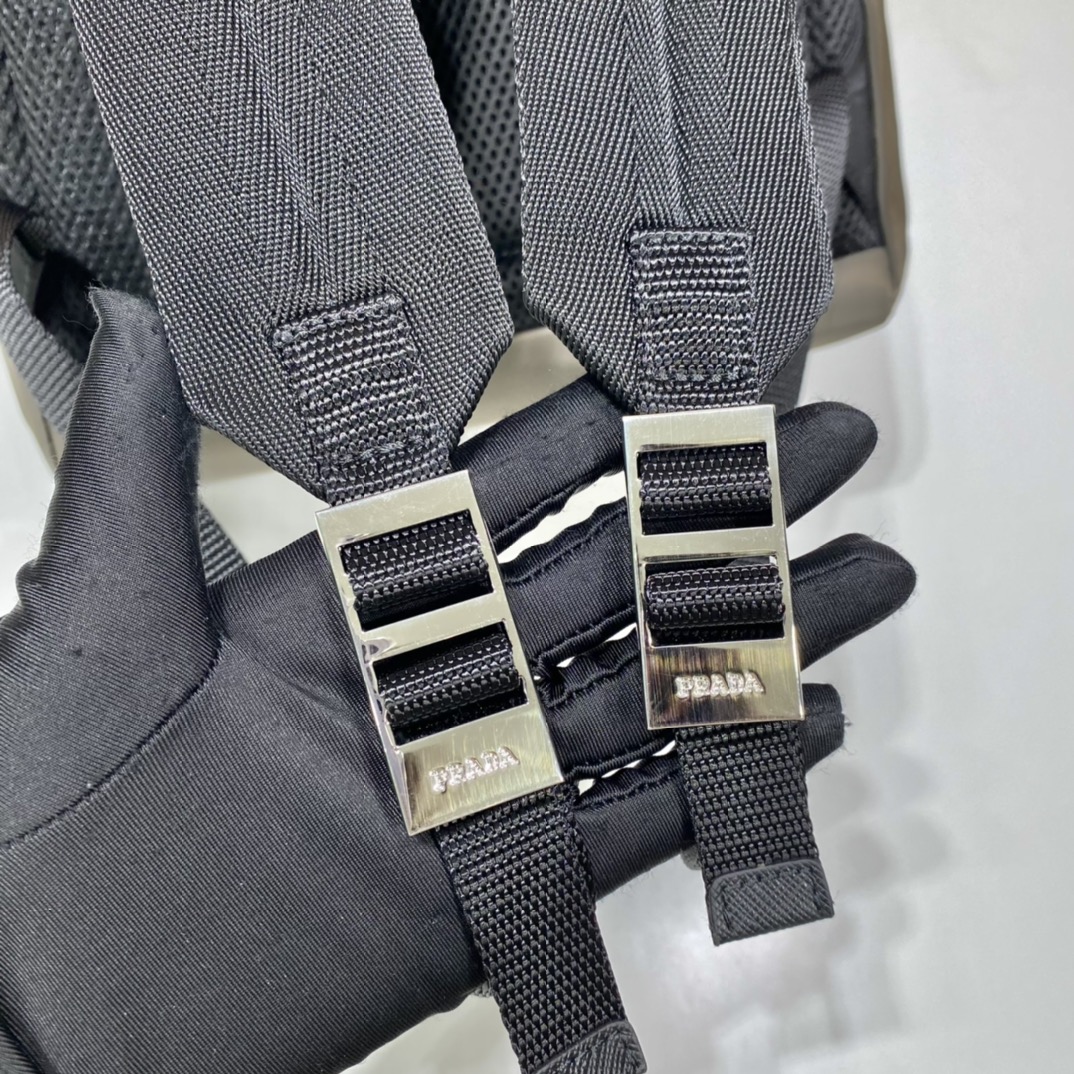 Pra*a backpack