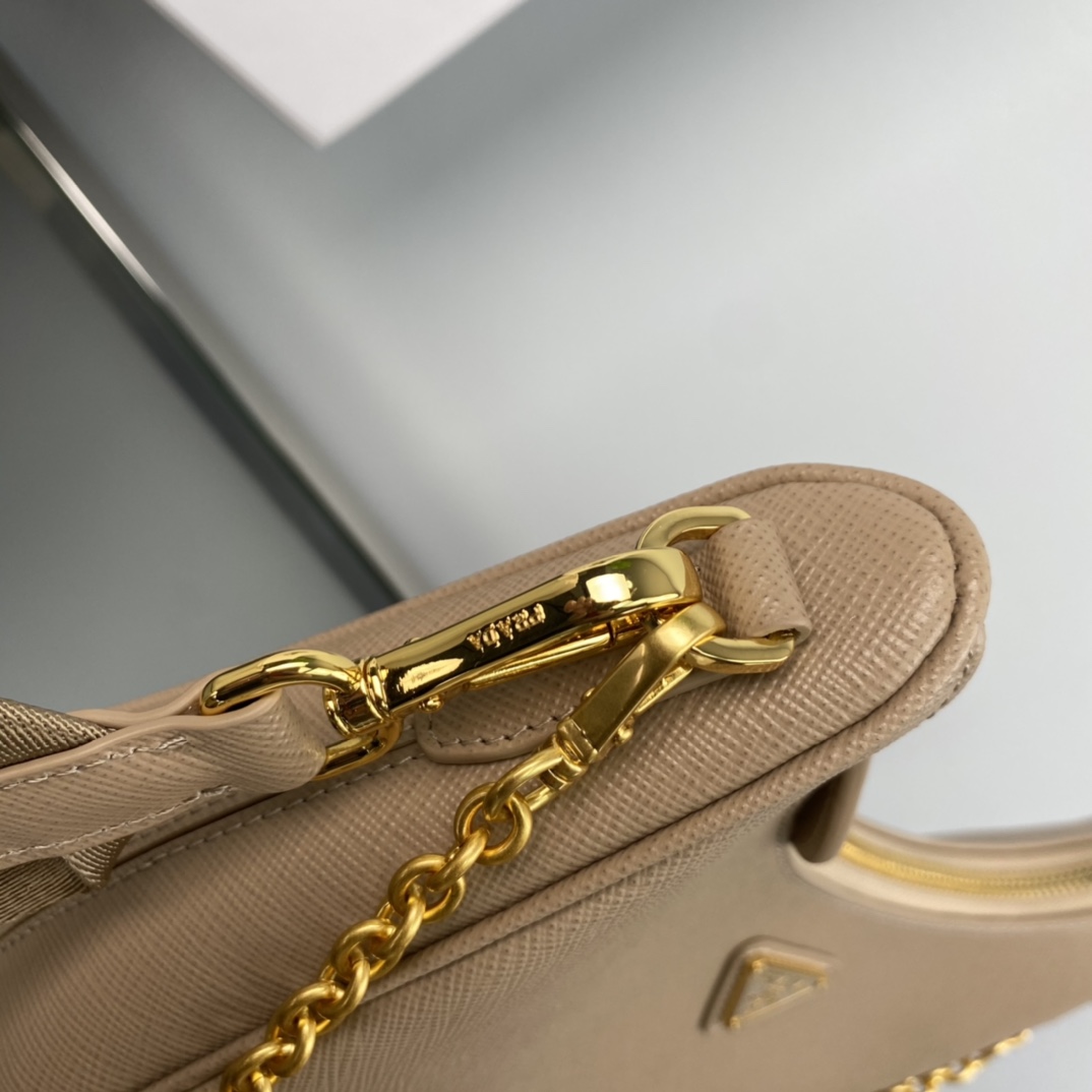 Pra*a re-edition 2005 saffiano leather bag