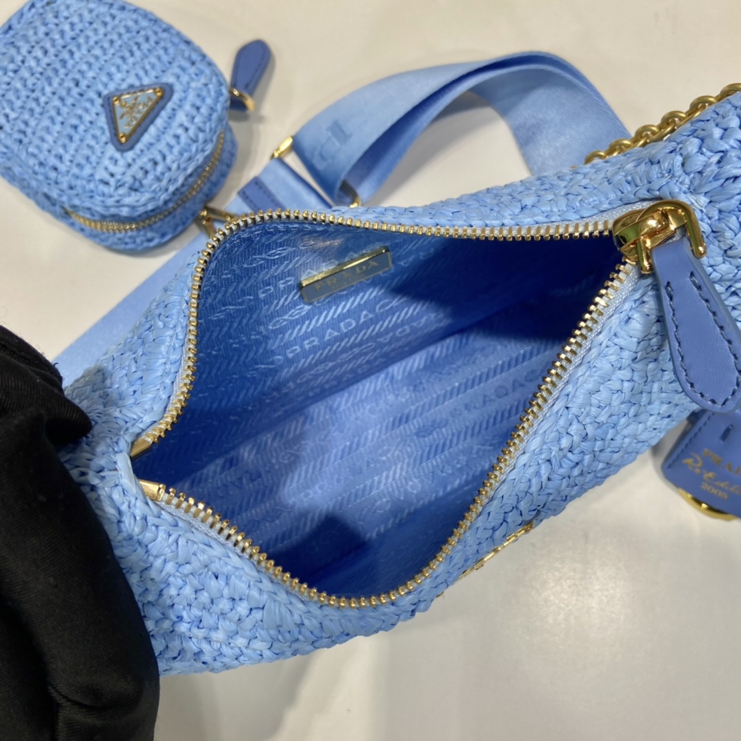 Pra*a re-edition 2005 bag