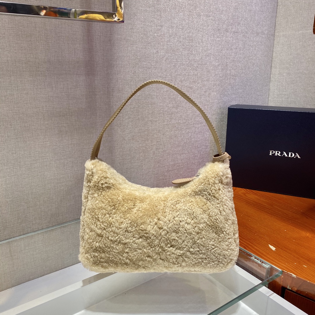 Pra*a hobo bag