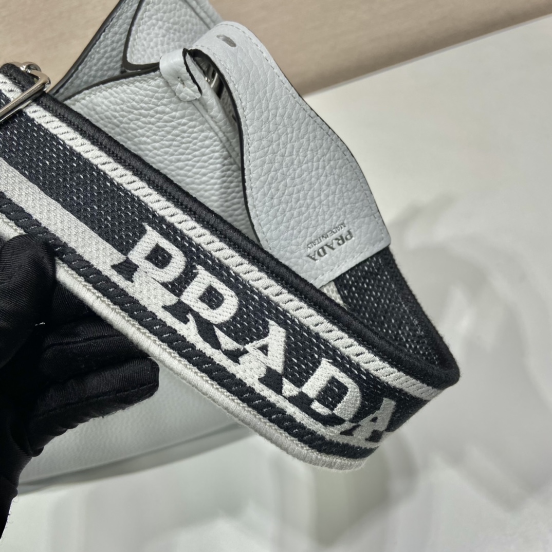 Pra*a leather hobo bag