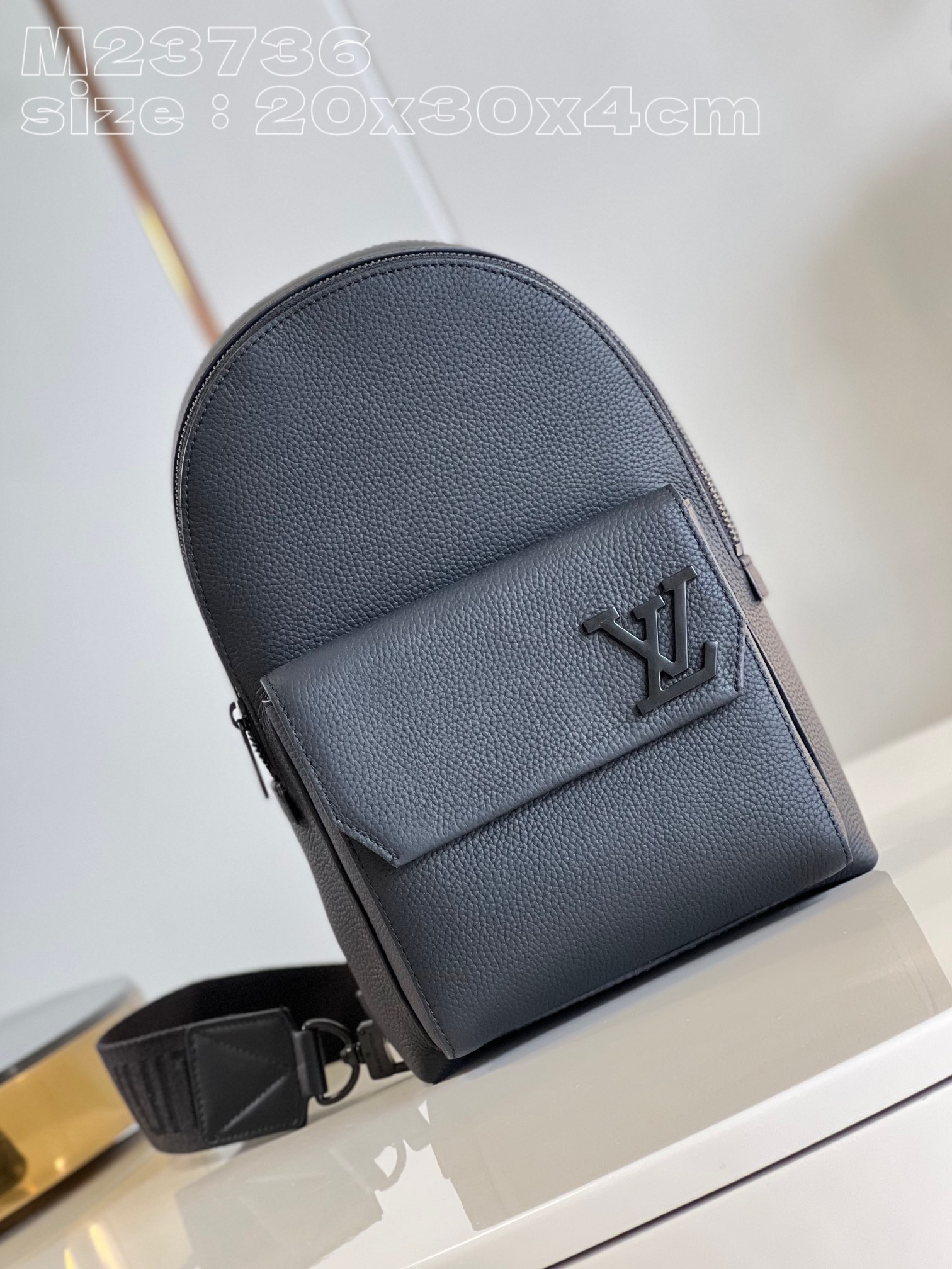 l**is V*t*n takeoff backpack