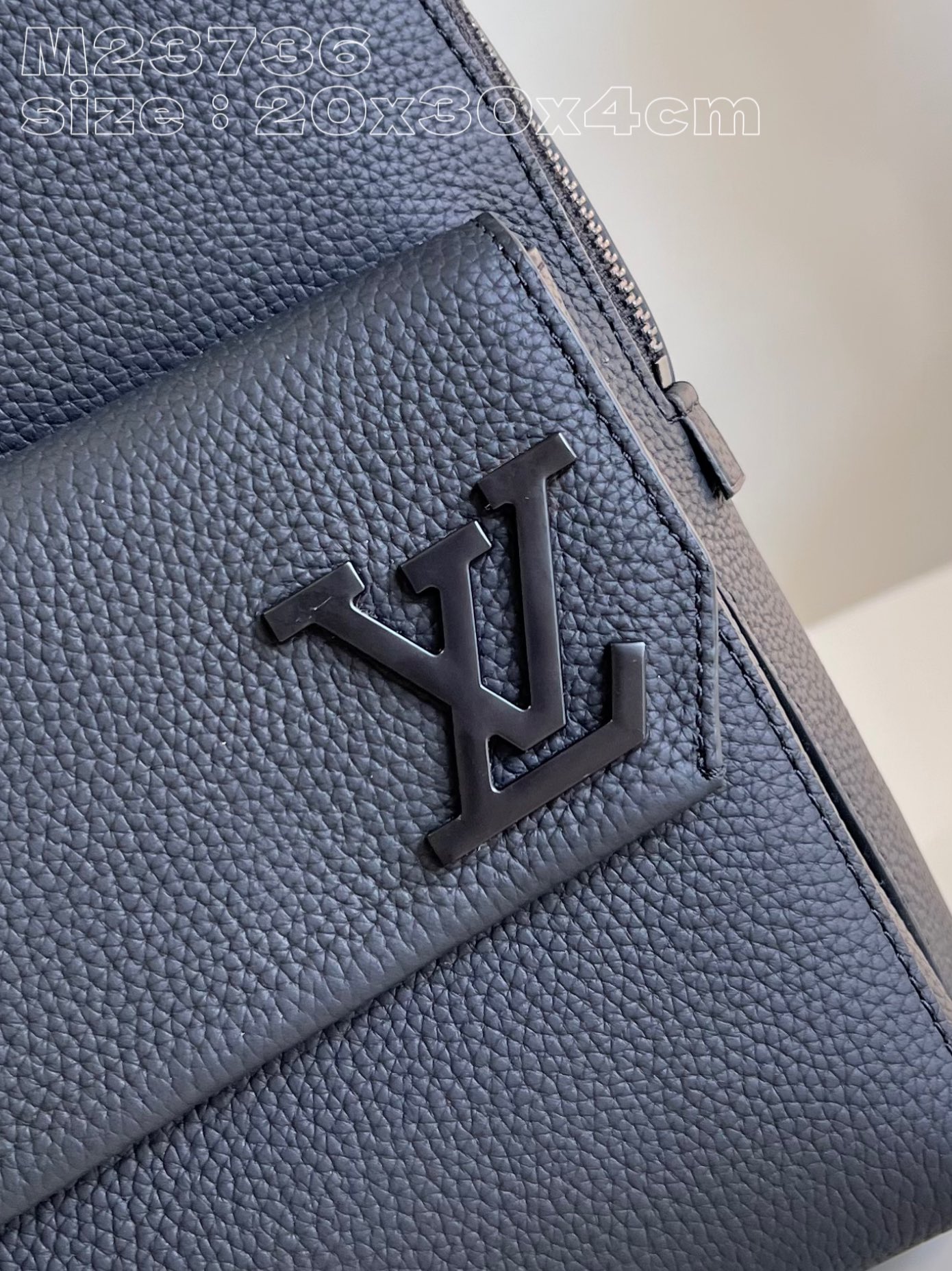 l**is V*t*n takeoff  backpack