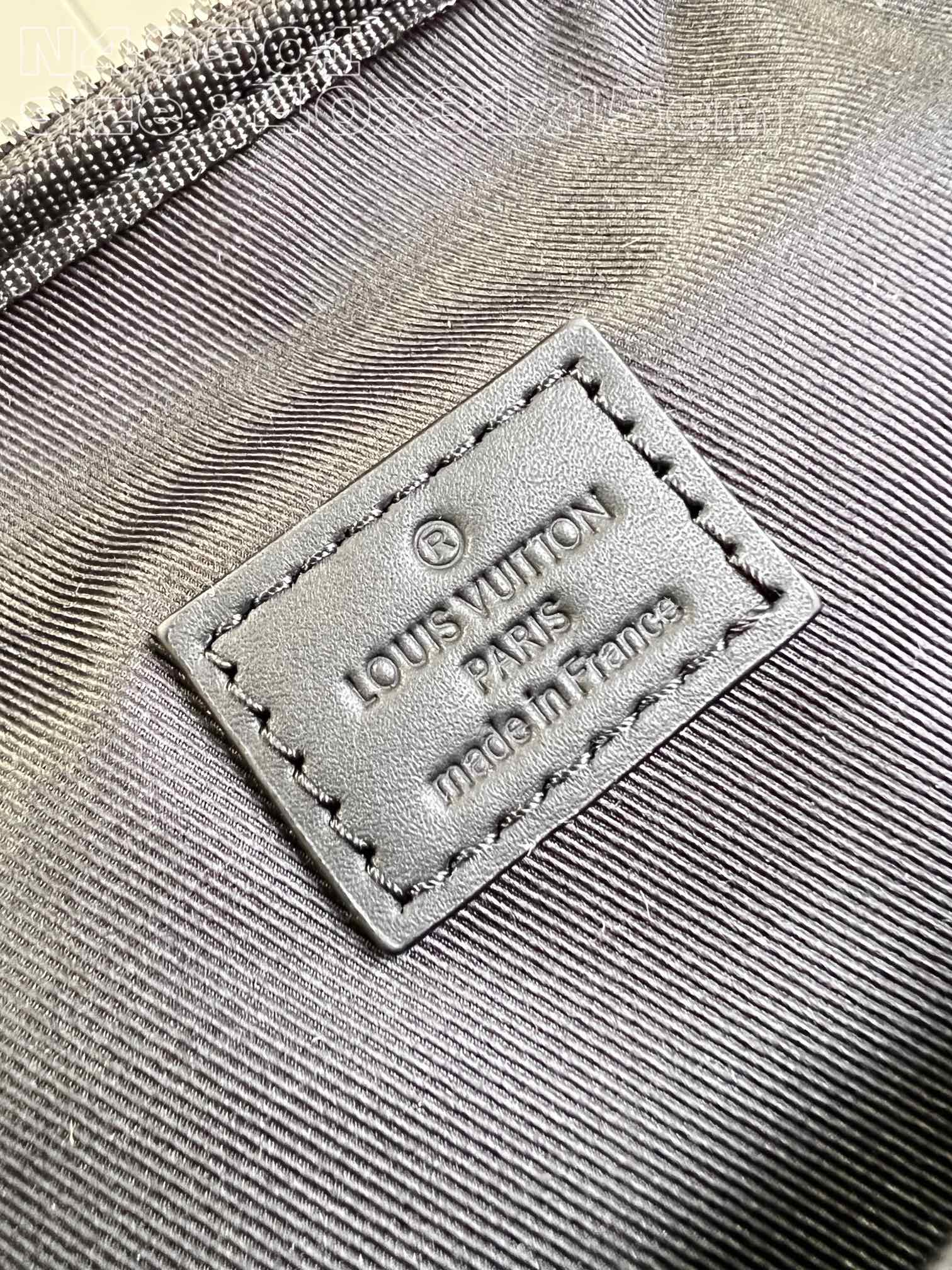l**is V*t*n avenue backpack