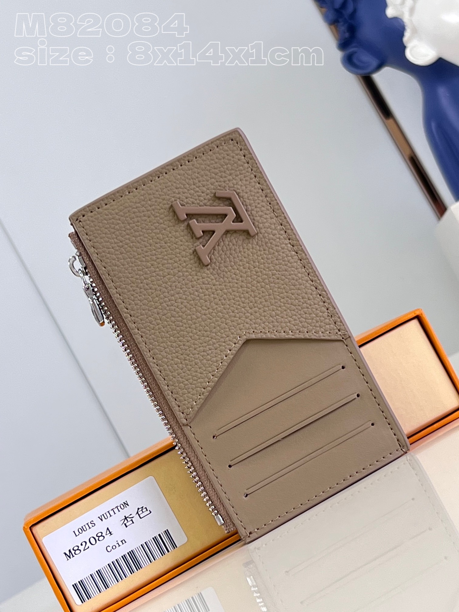 l**is V*t*n coin card holder