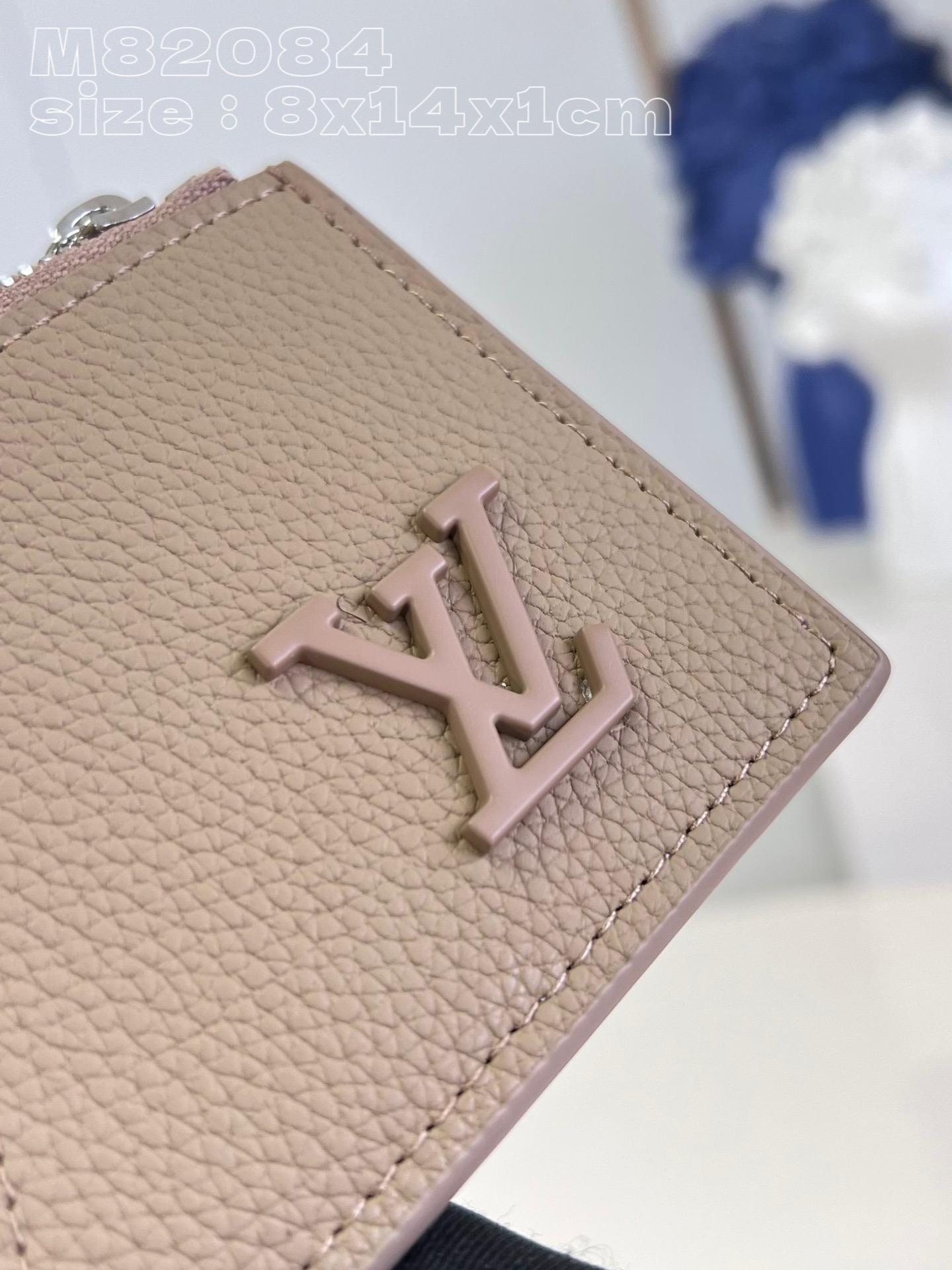 l**is V*t*n coin card holder