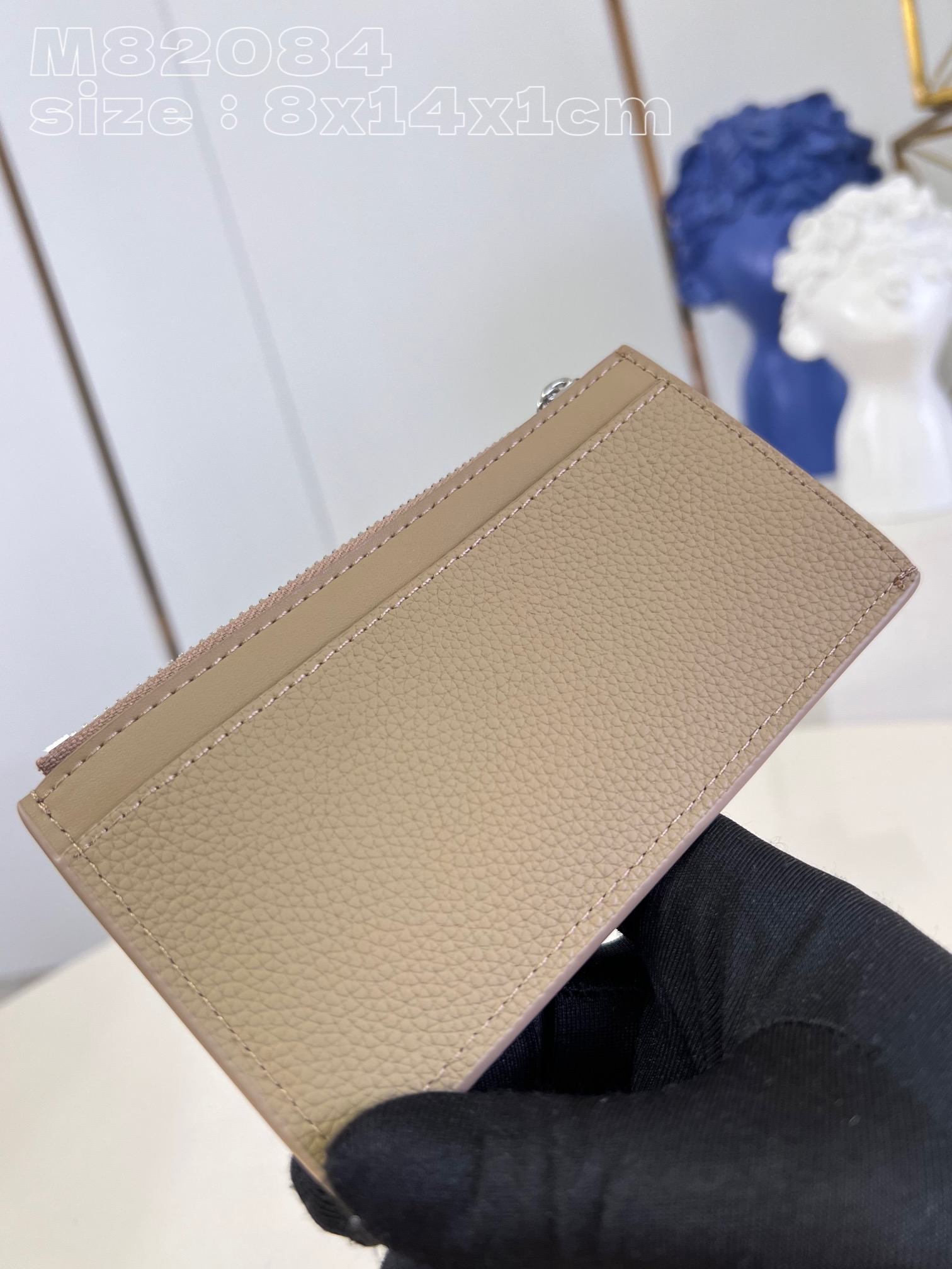 l**is V*t*n coin card holder