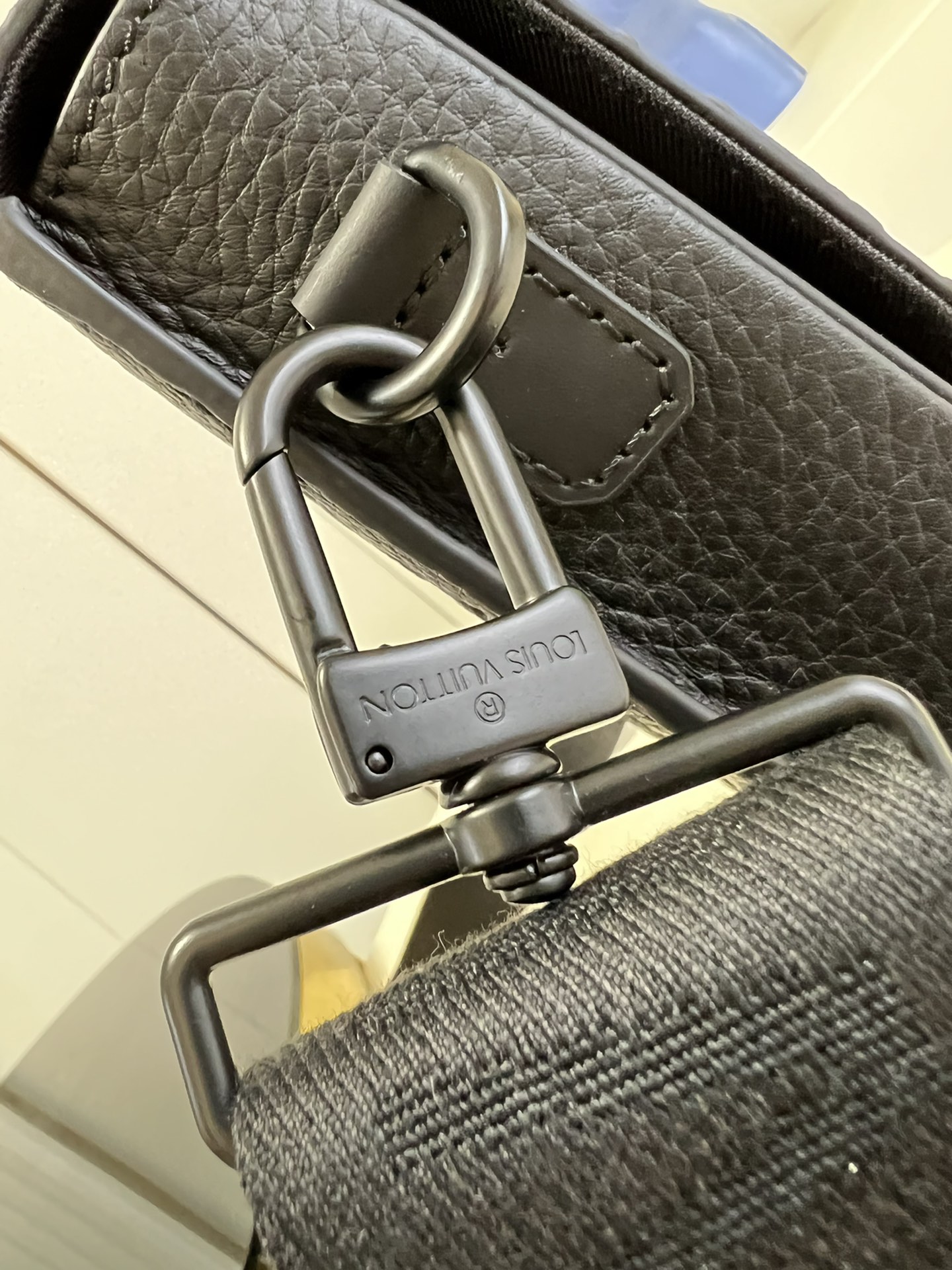 l**is V*t*n s lock briefcase