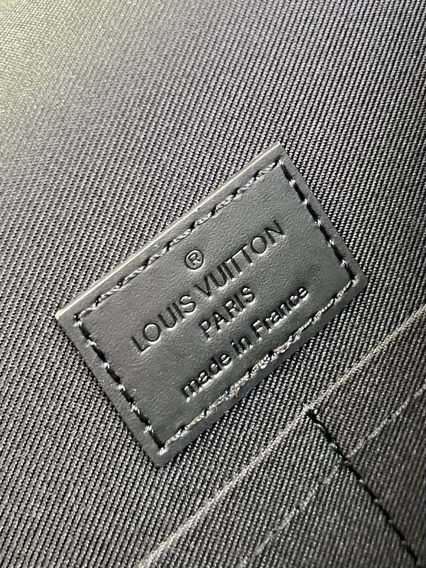 l**is V*t*n s lock briefcase