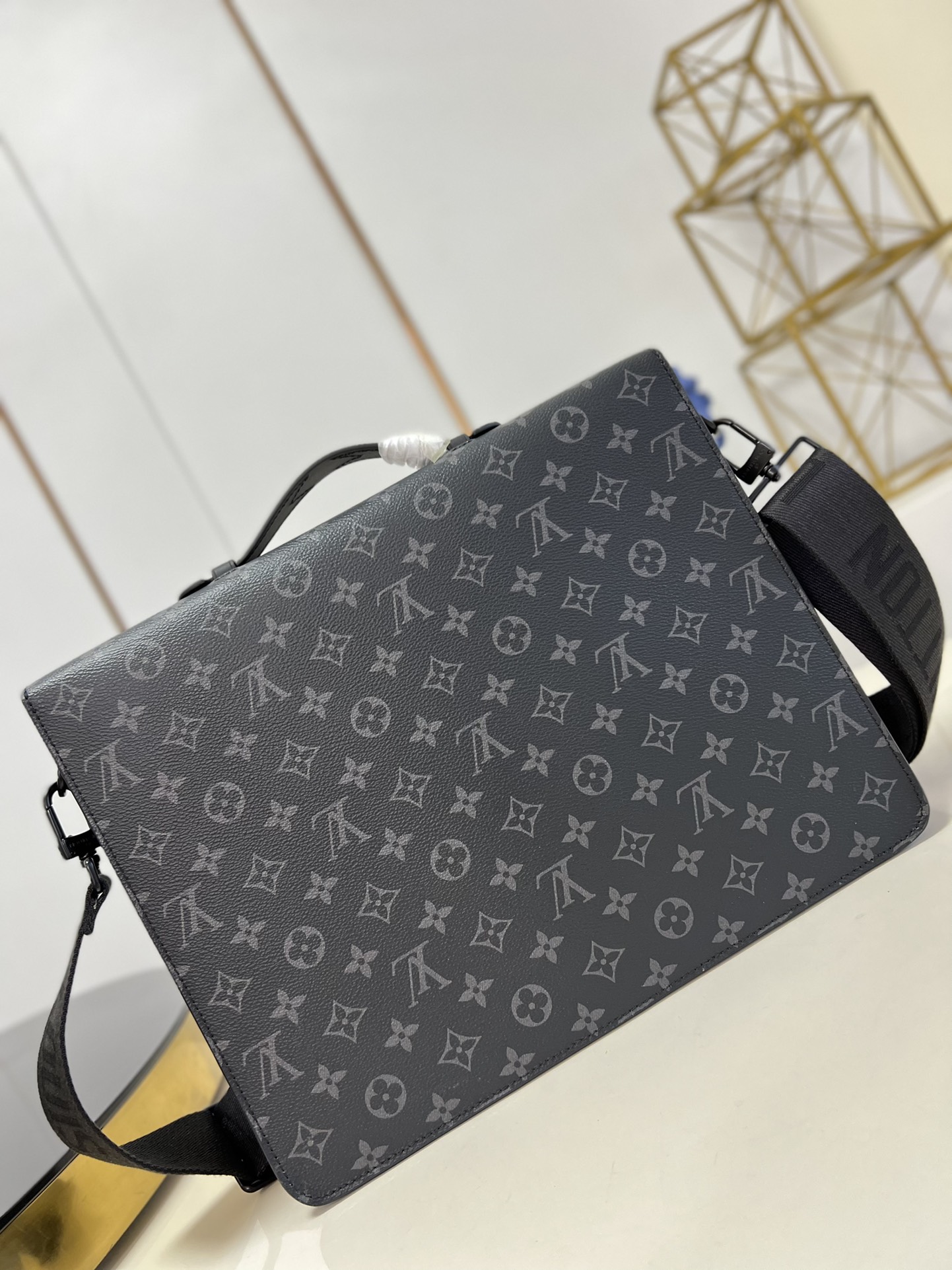 l**is V*t*n s lock briefcase