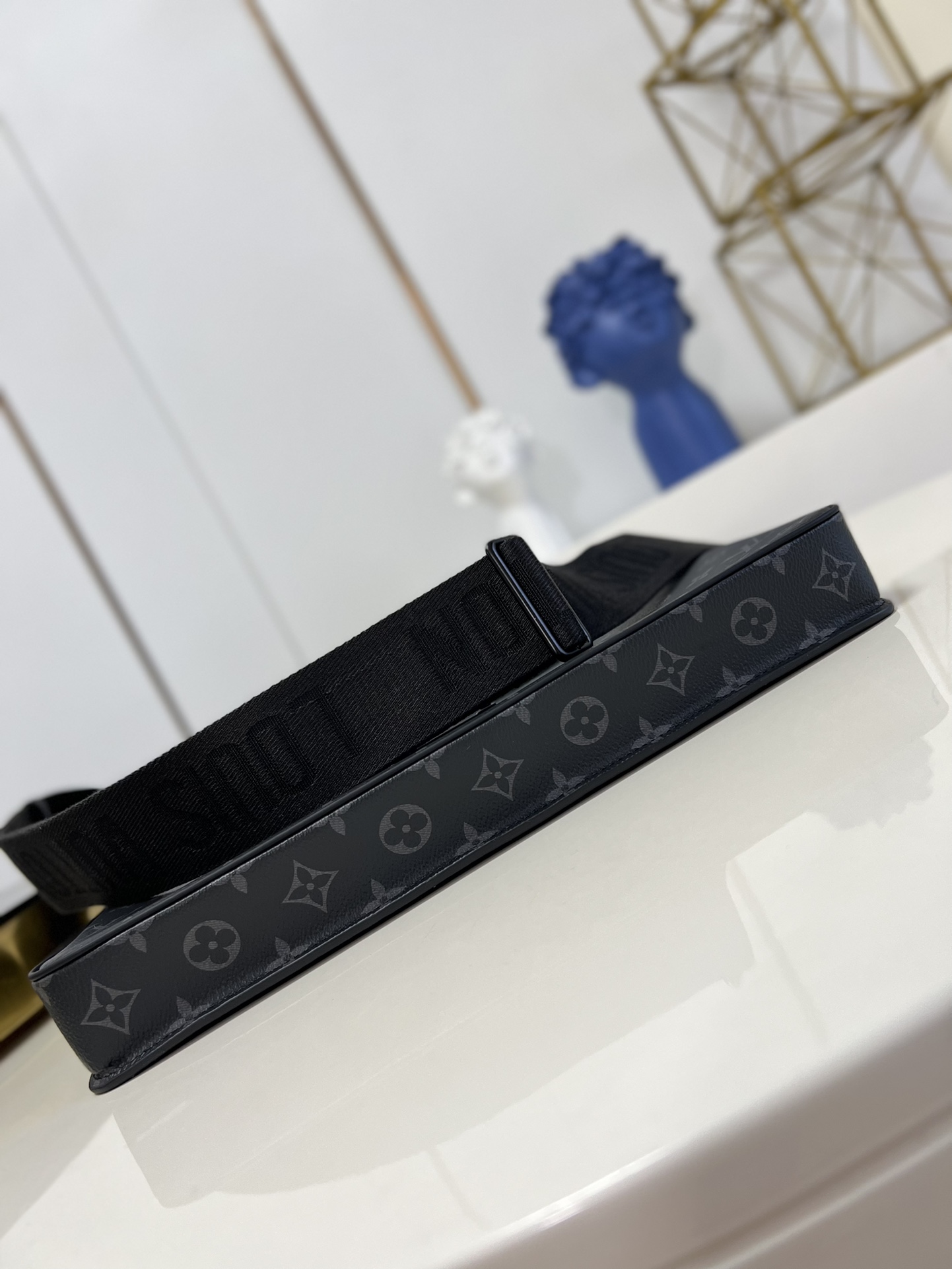l**is V*t*n s lock briefcase