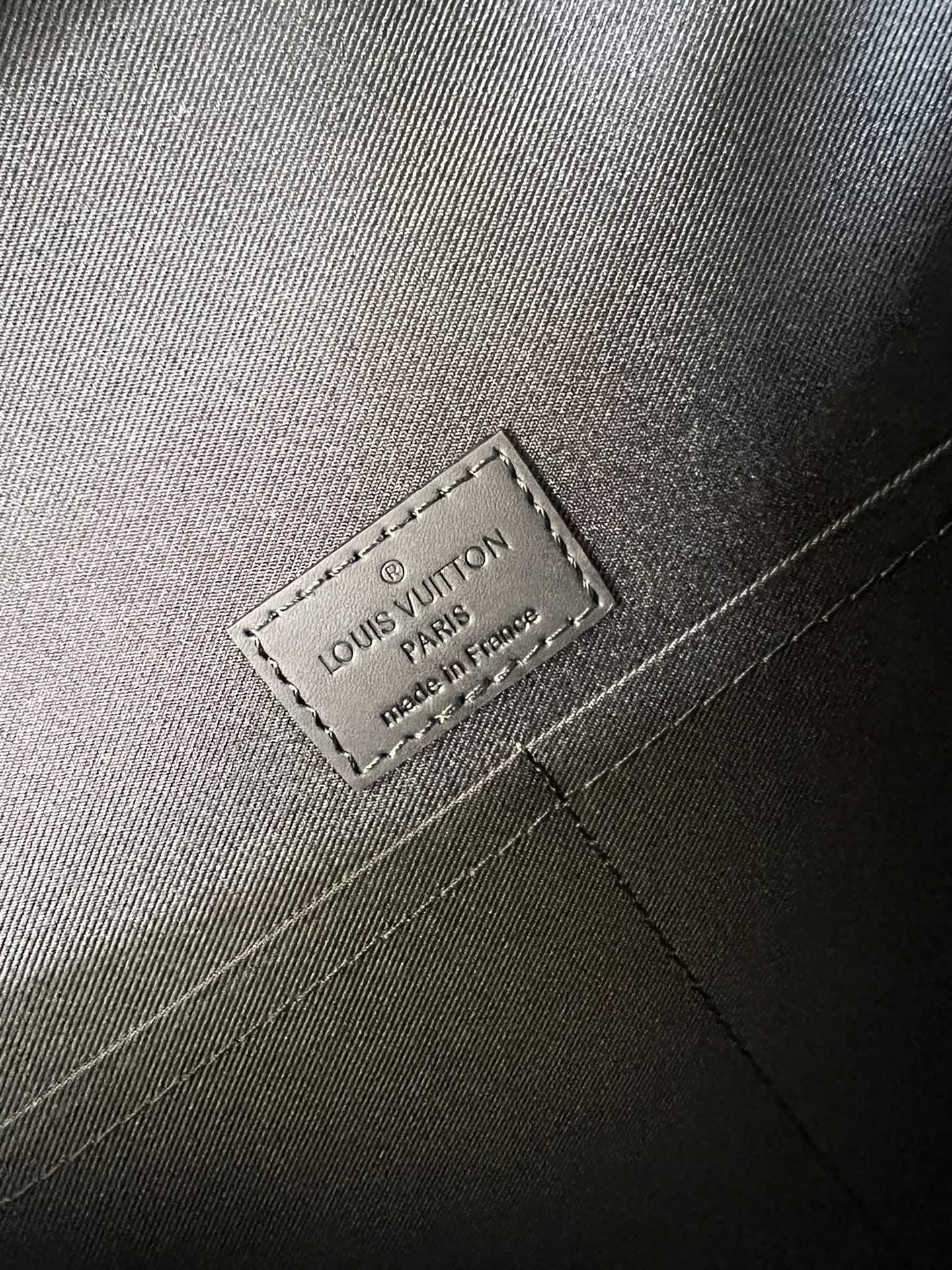 l**is V*t*n s lock briefcase