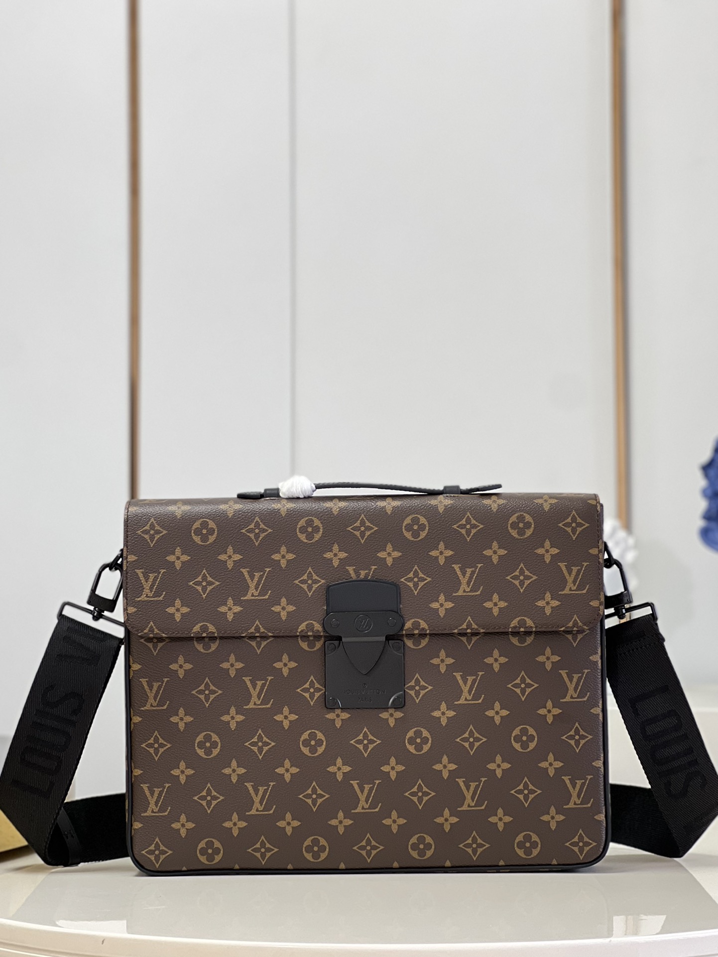 l**is V*t*n s lock briefcase