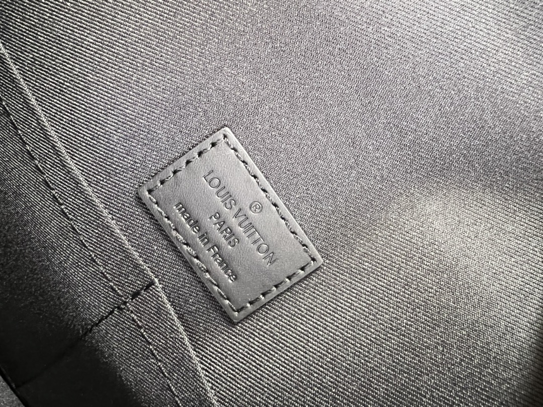 l**is V*t*n s lock briefcase