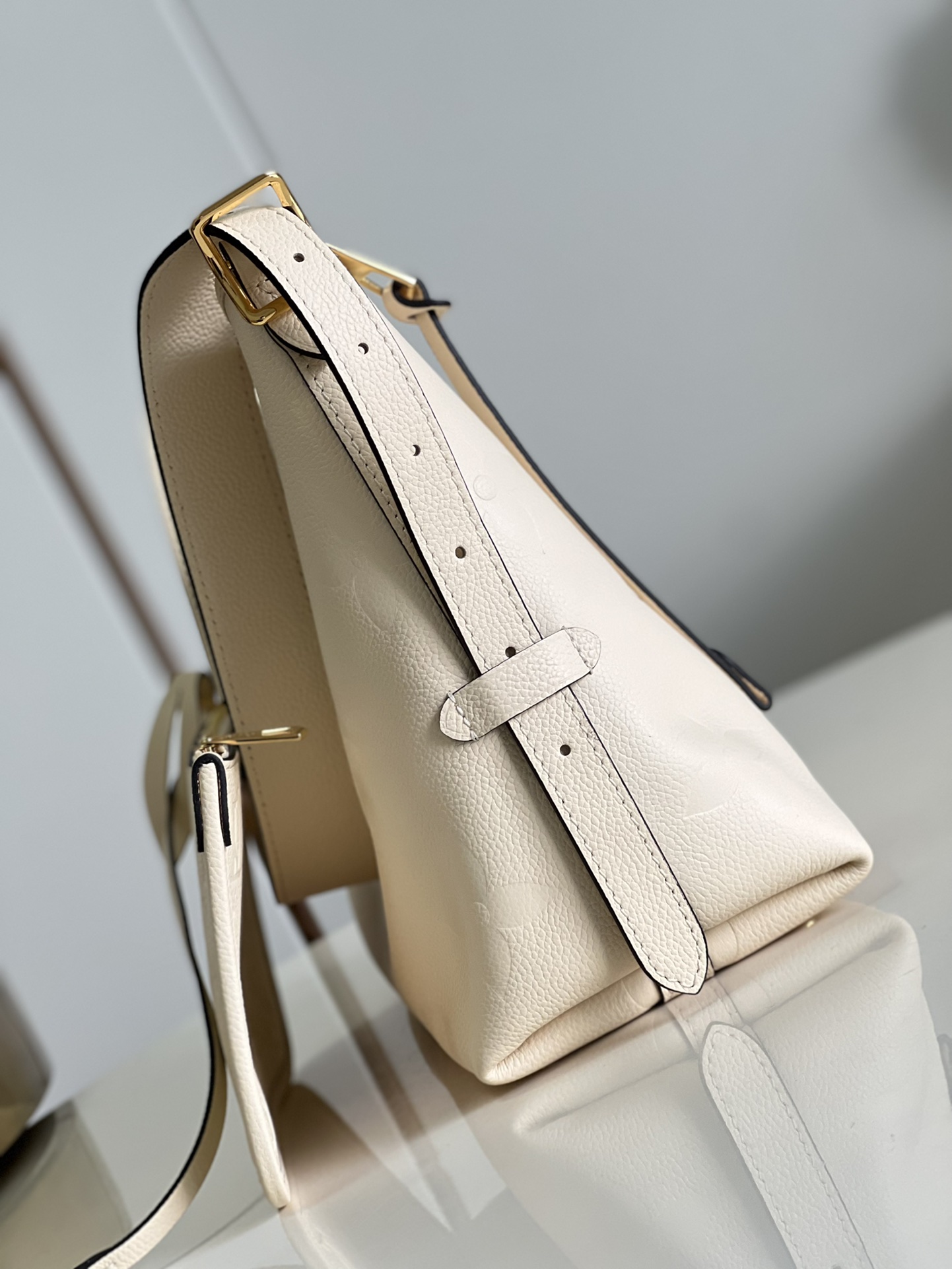l**is V*t*n carryall pm bag