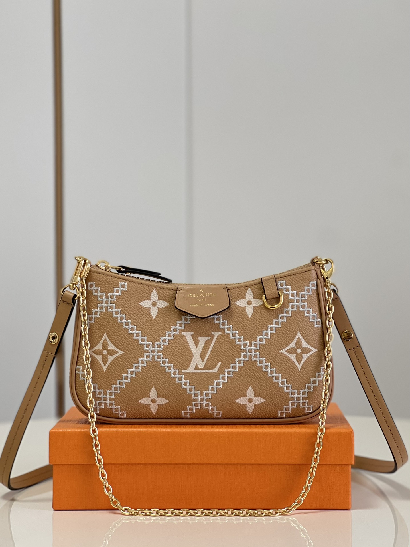 l**is V*t*n easy pouch on strap handbag