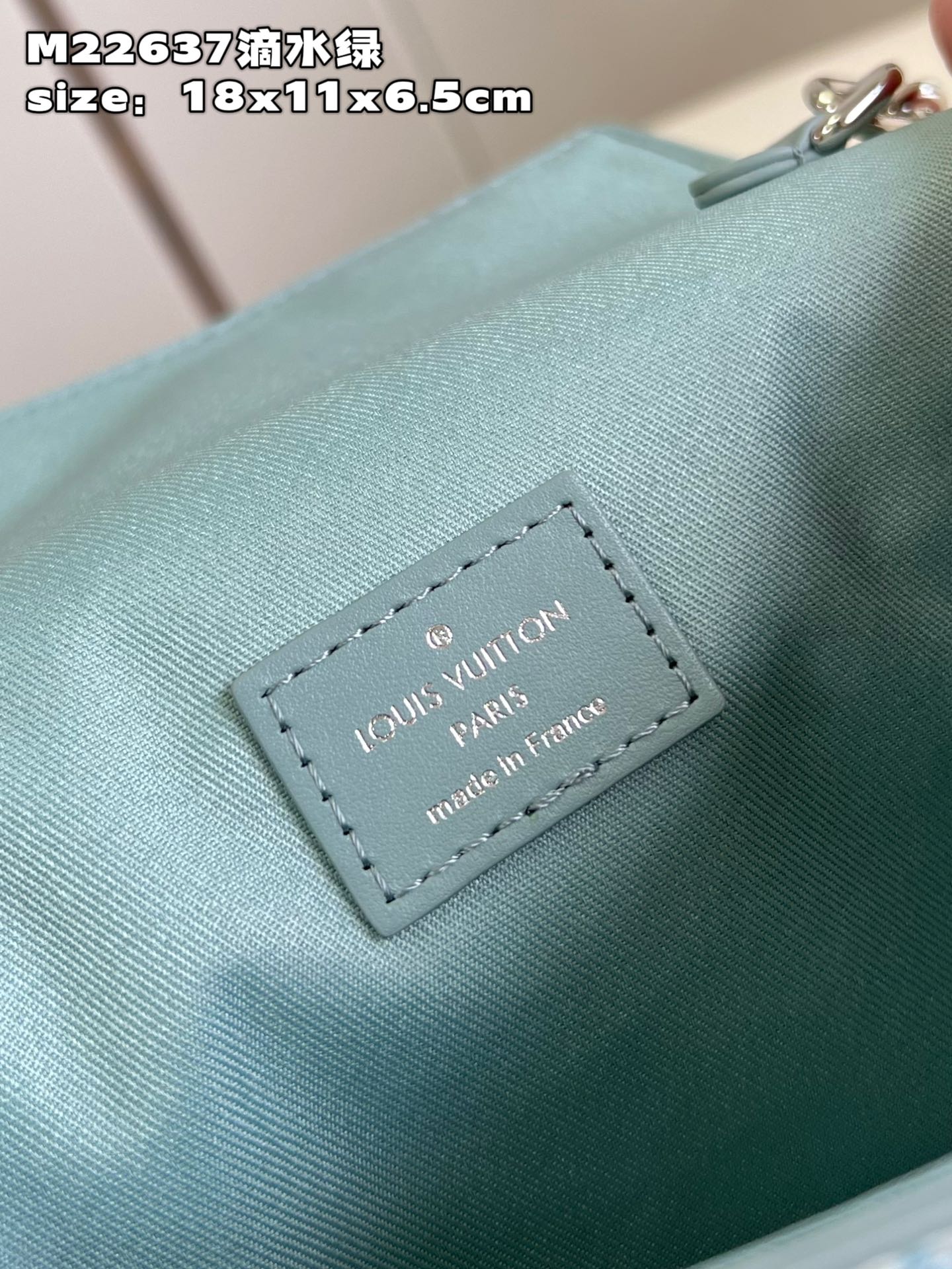 l**is V*t*n steamer wearable wallet