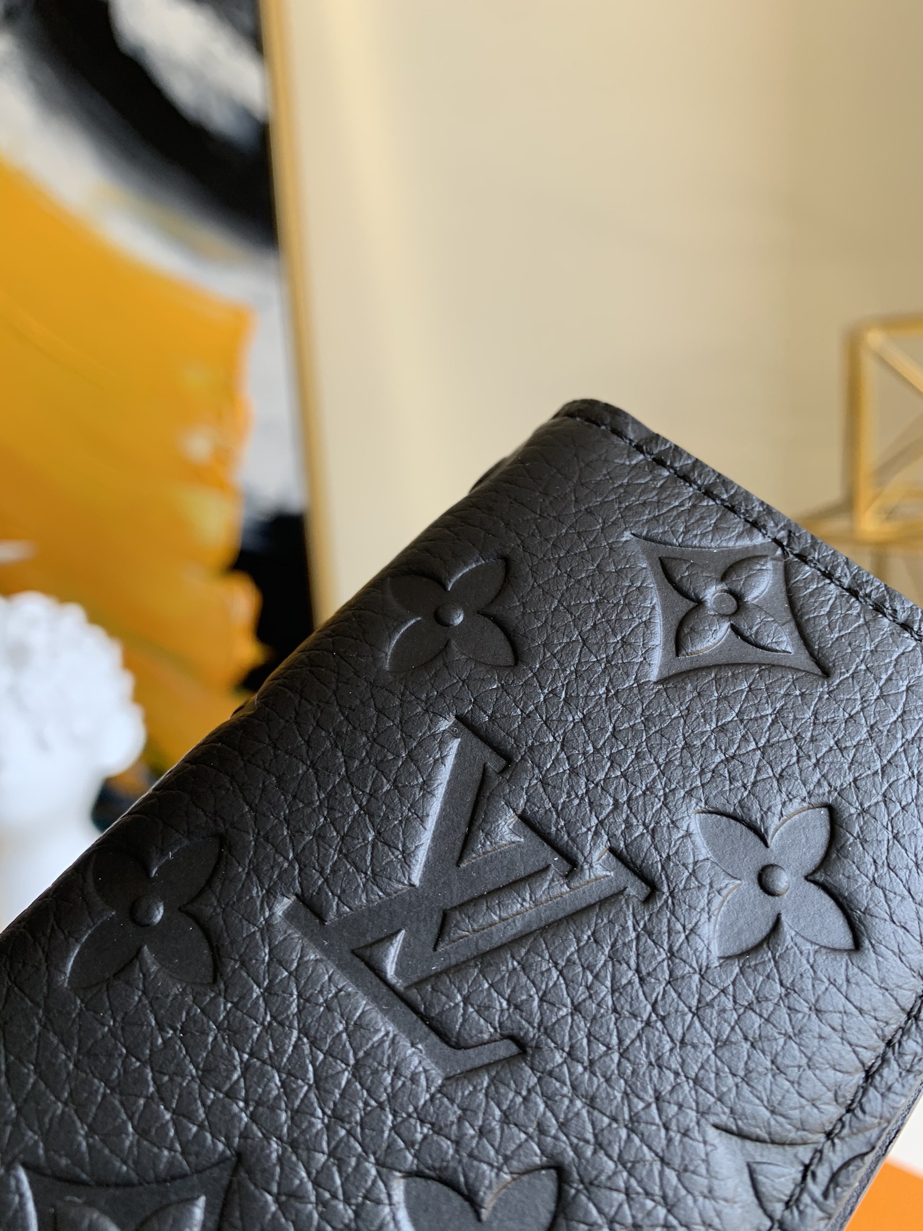 l**is V*t*n wallet