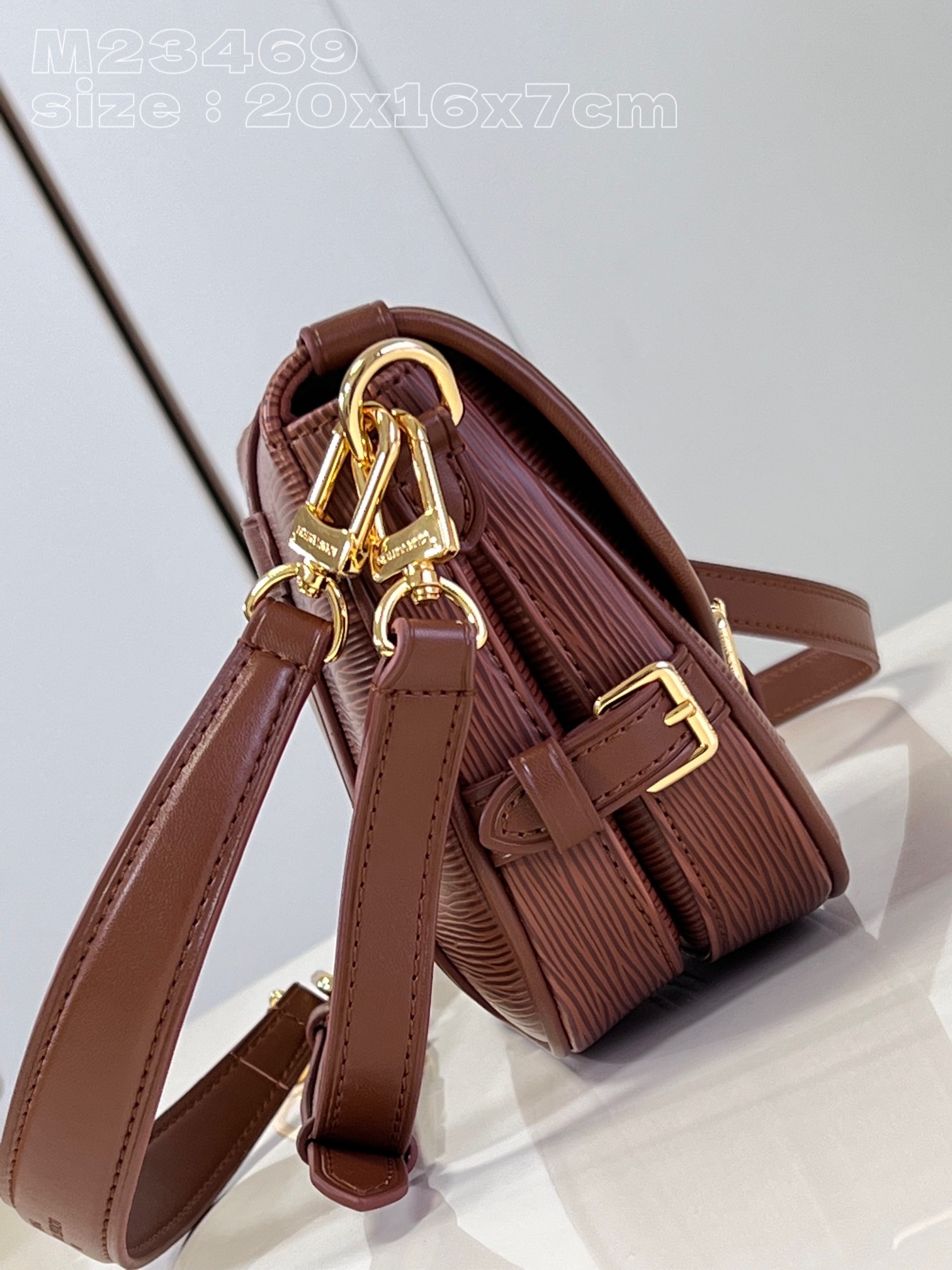 l**is V*t*n saumur bb handbag