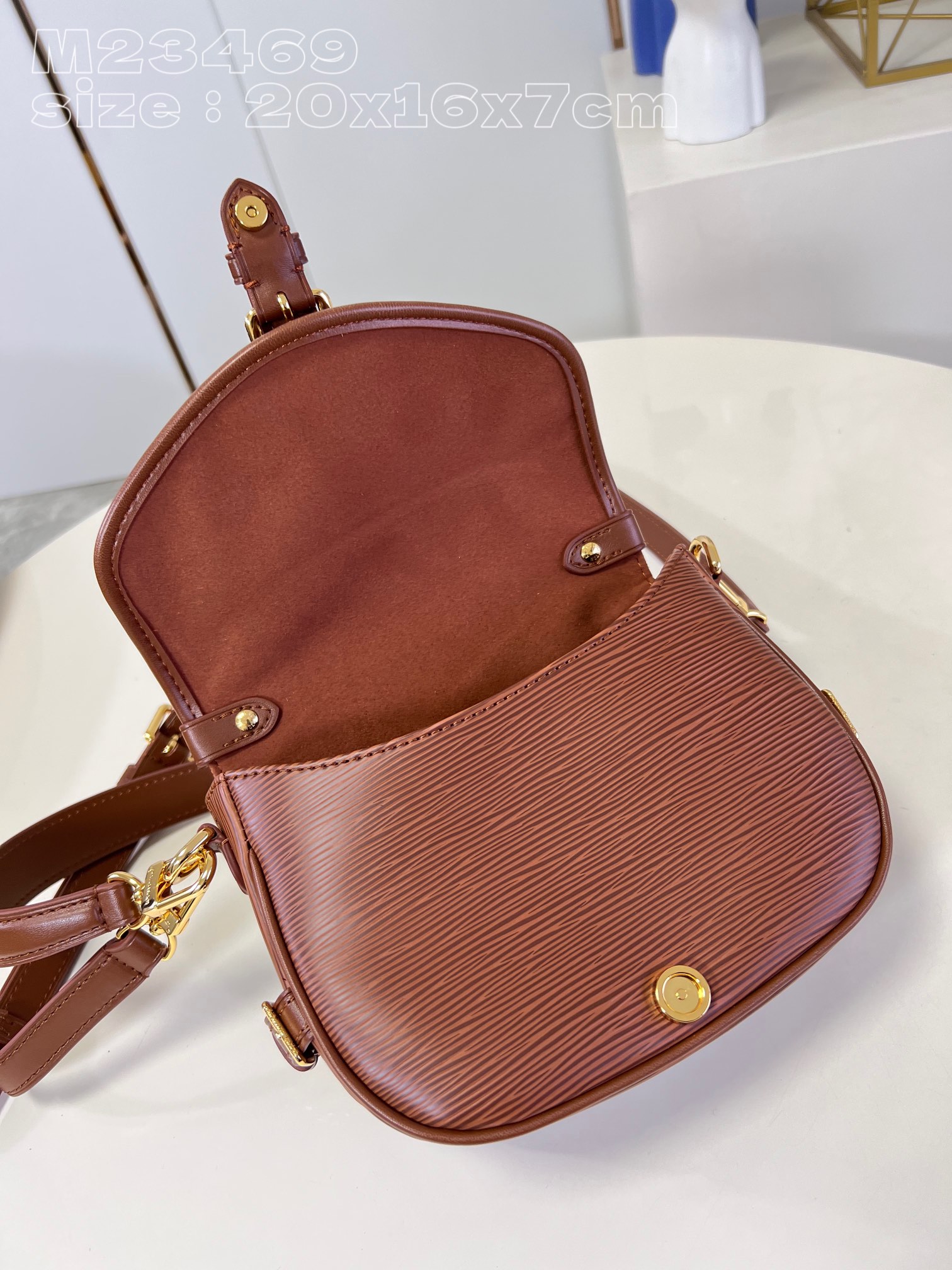 l**is V*t*n saumur bb handbag