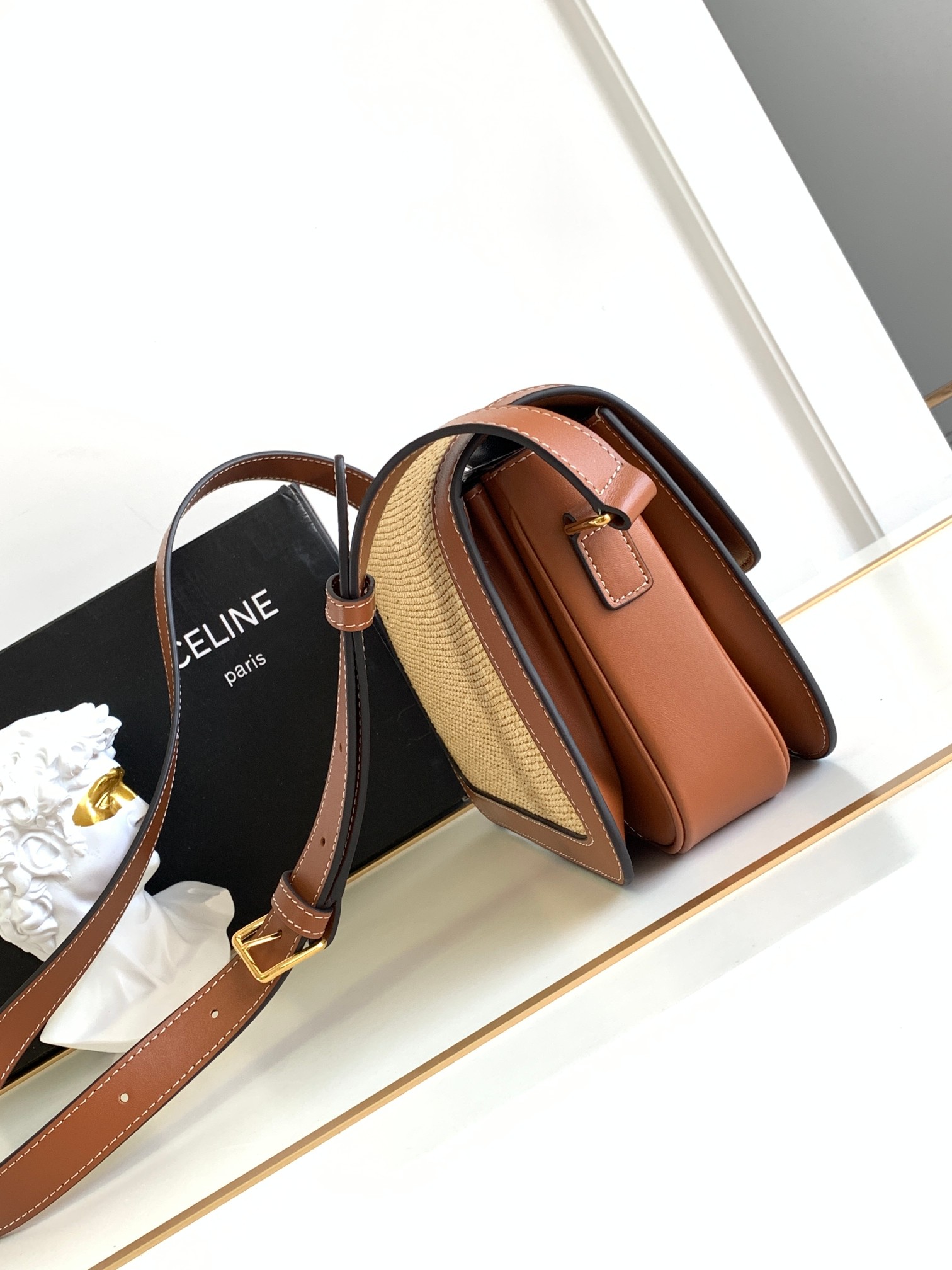 Ce**e classique triomphe bag