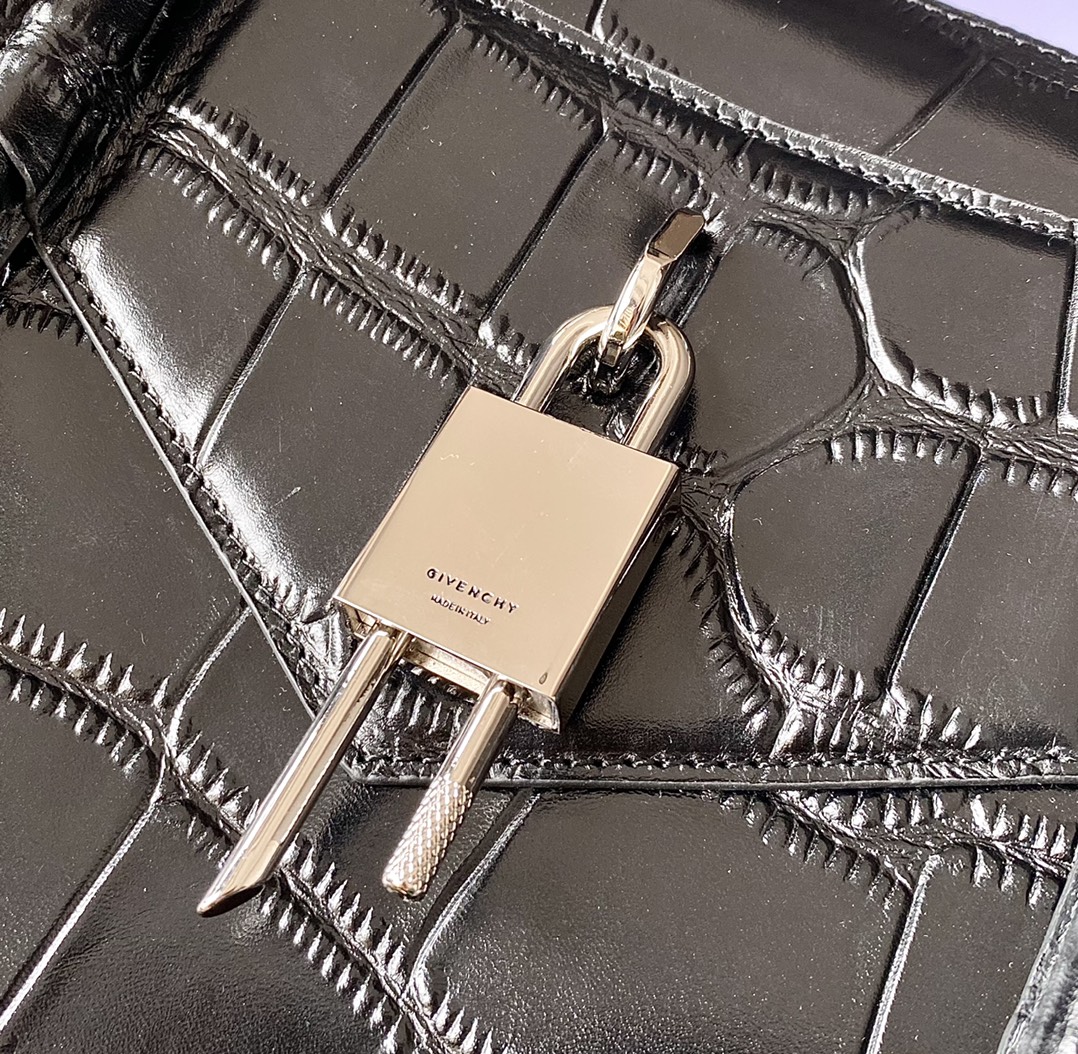 ANTIGONA LOCK SOFT