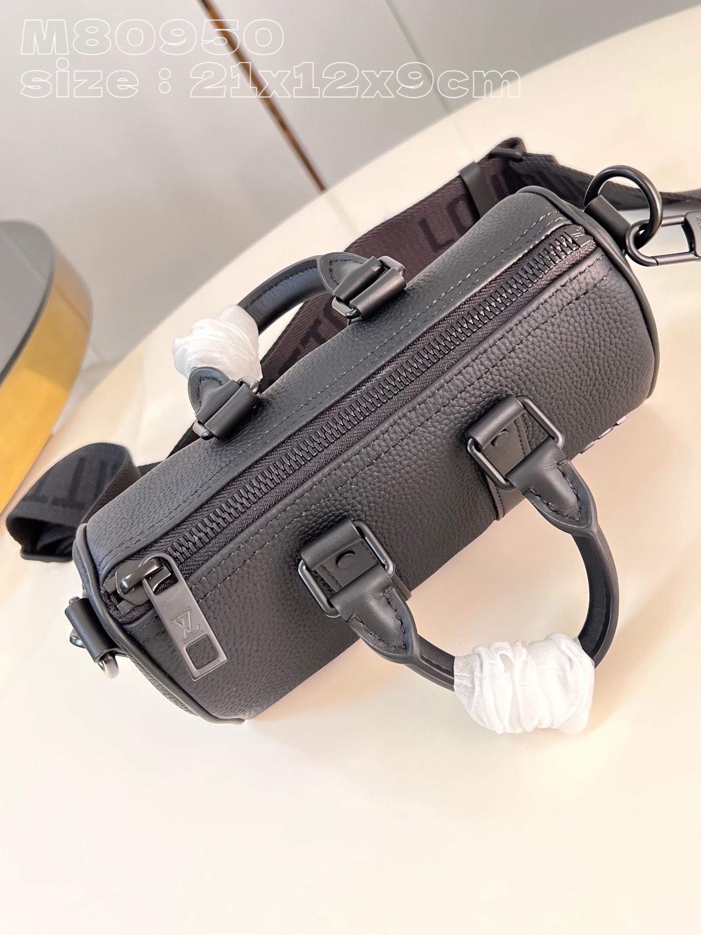 l**is V*t*n keepall xs bag